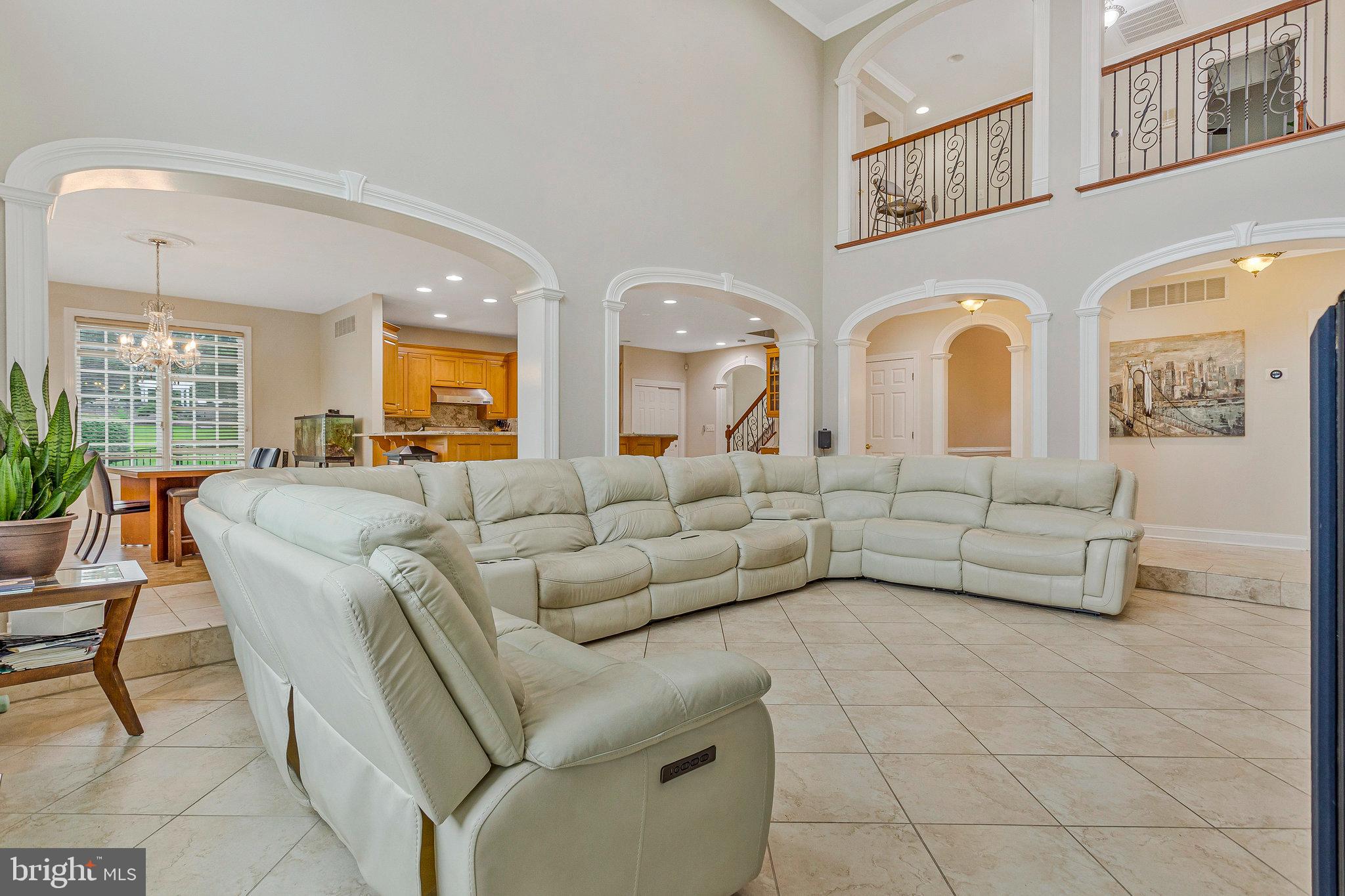 GOVERNORS MANOR - Residential