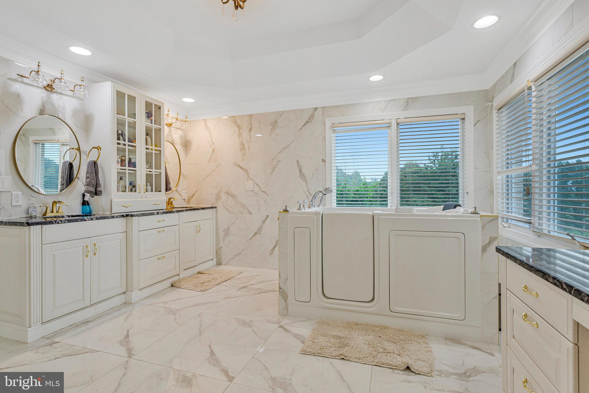 GOVERNORS MANOR - Residential