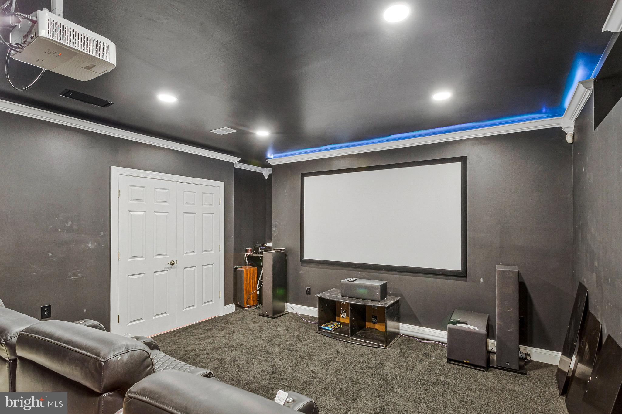 GOVERNORS MANOR - Residential