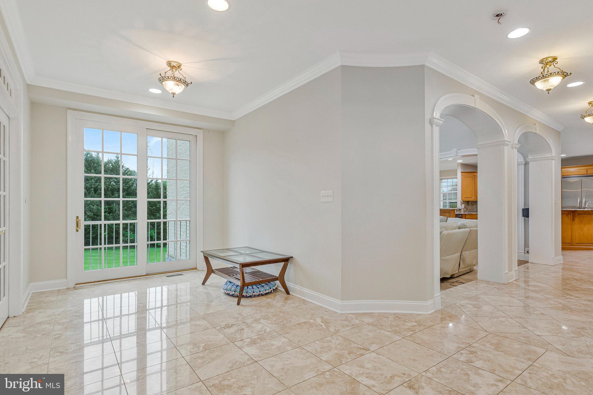 GOVERNORS MANOR - Residential