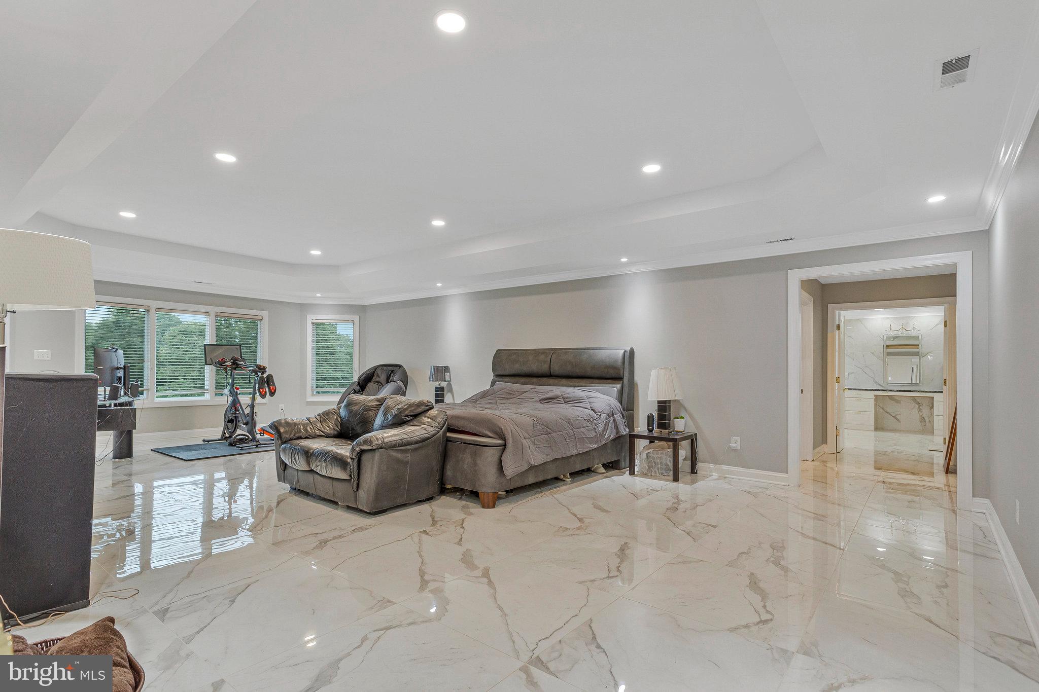 GOVERNORS MANOR - Residential