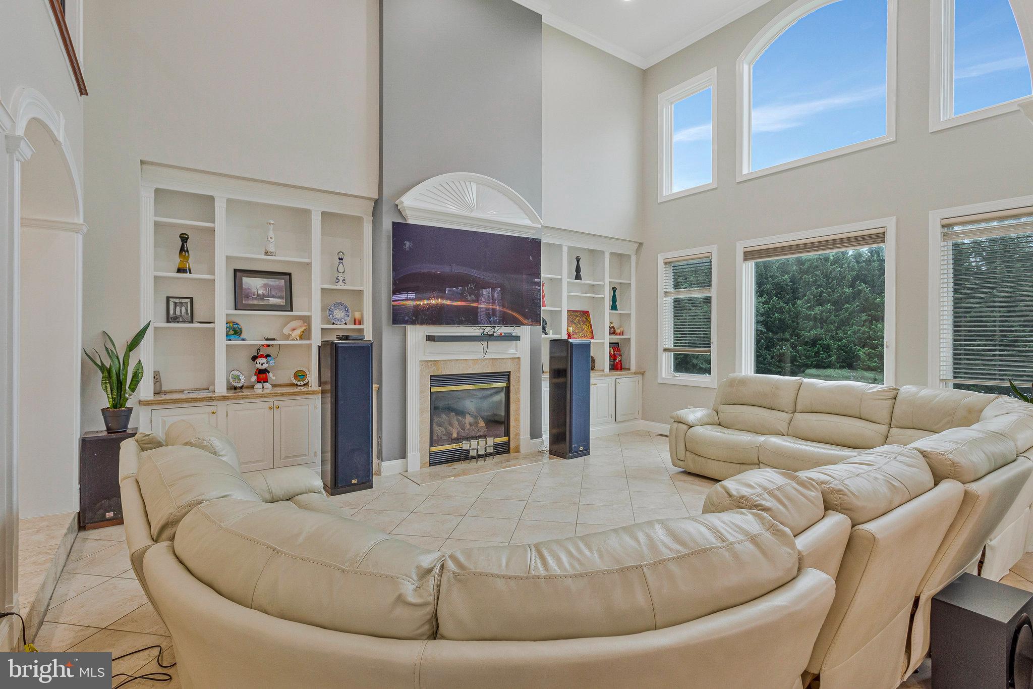 GOVERNORS MANOR - Residential