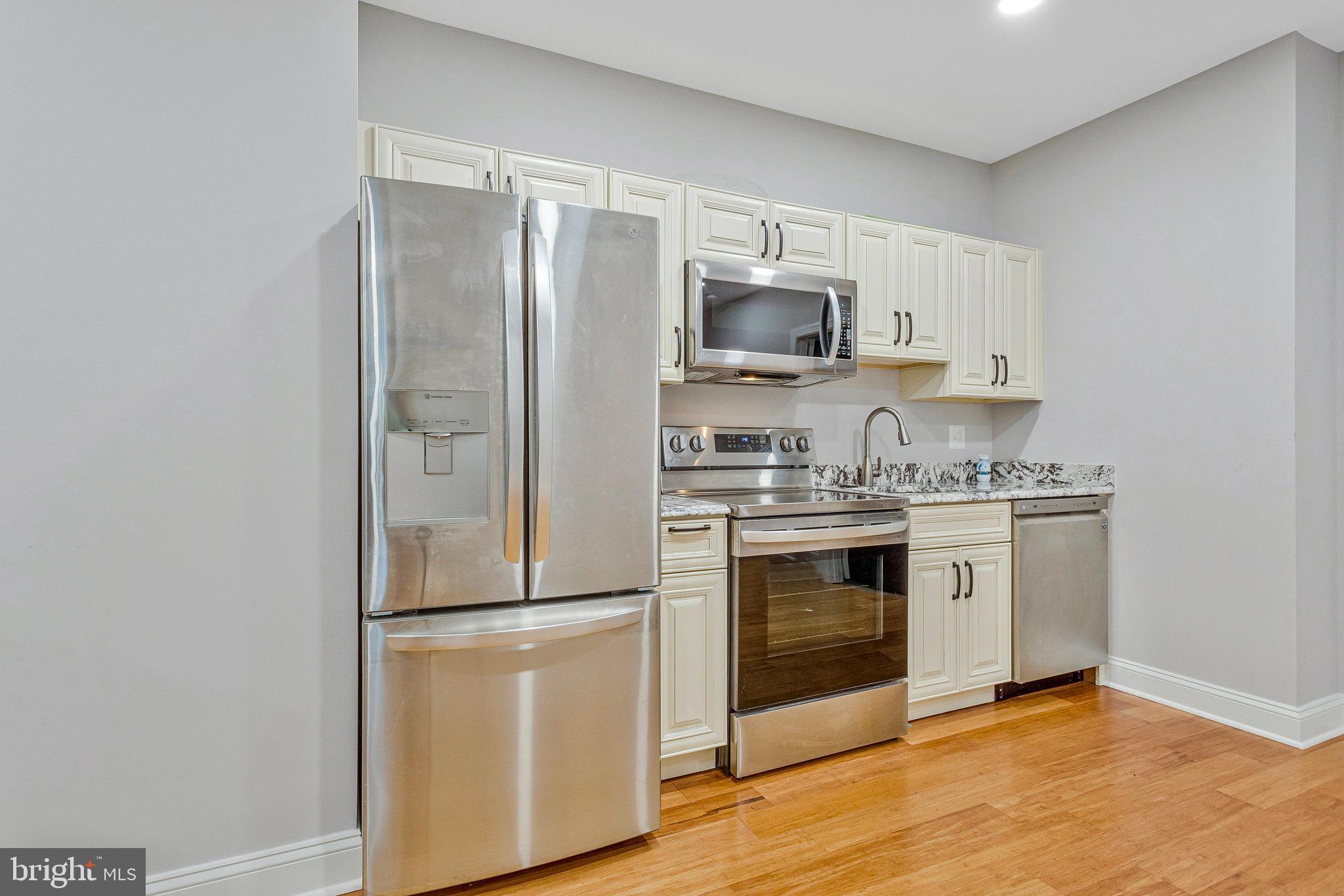 GOVERNORS MANOR - Residential