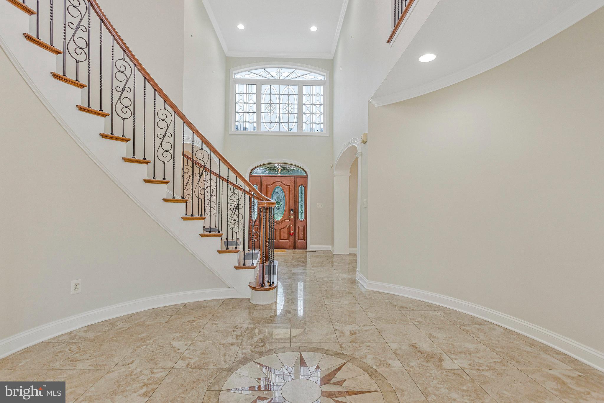 GOVERNORS MANOR - Residential