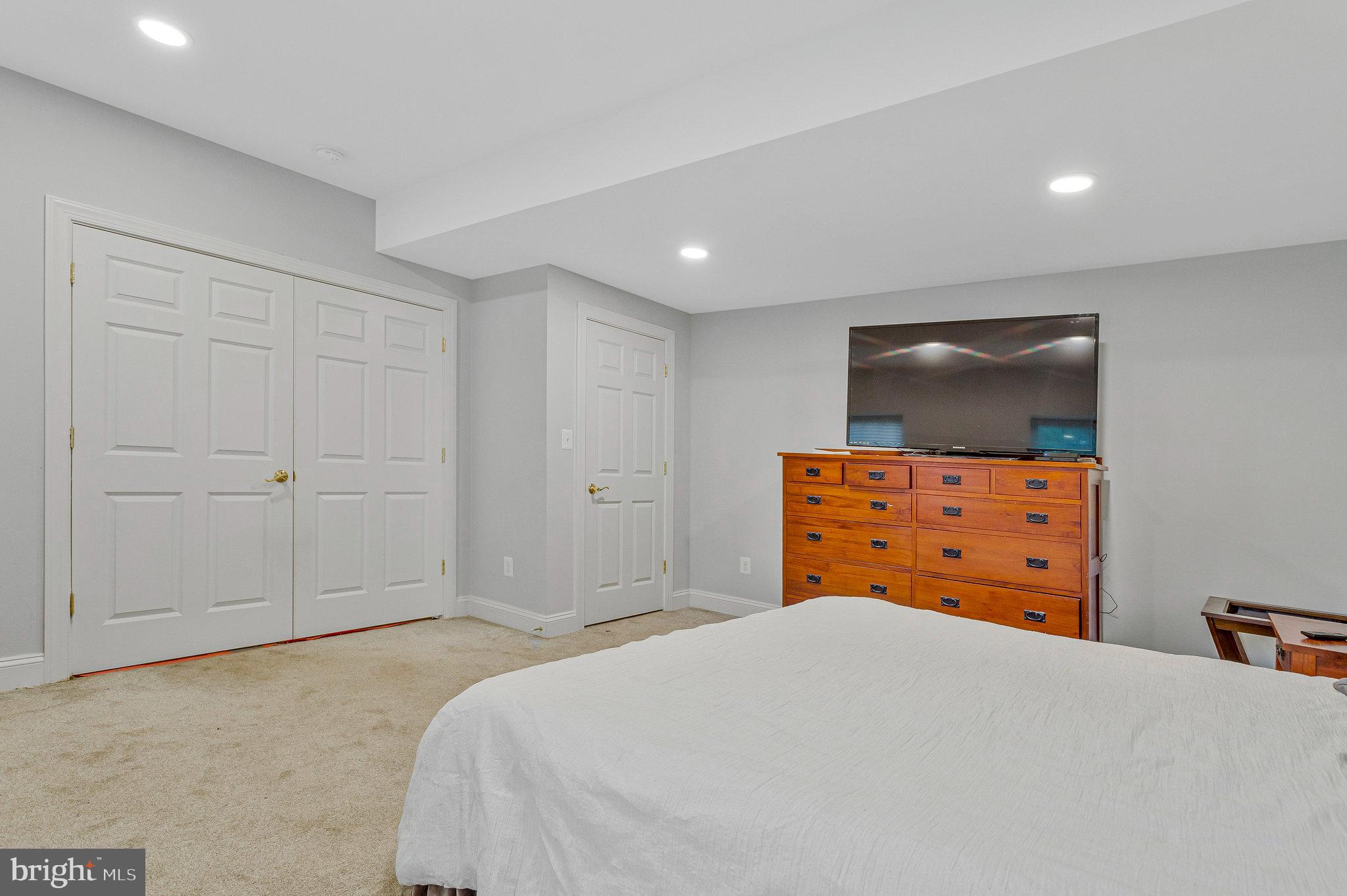 GOVERNORS MANOR - Residential