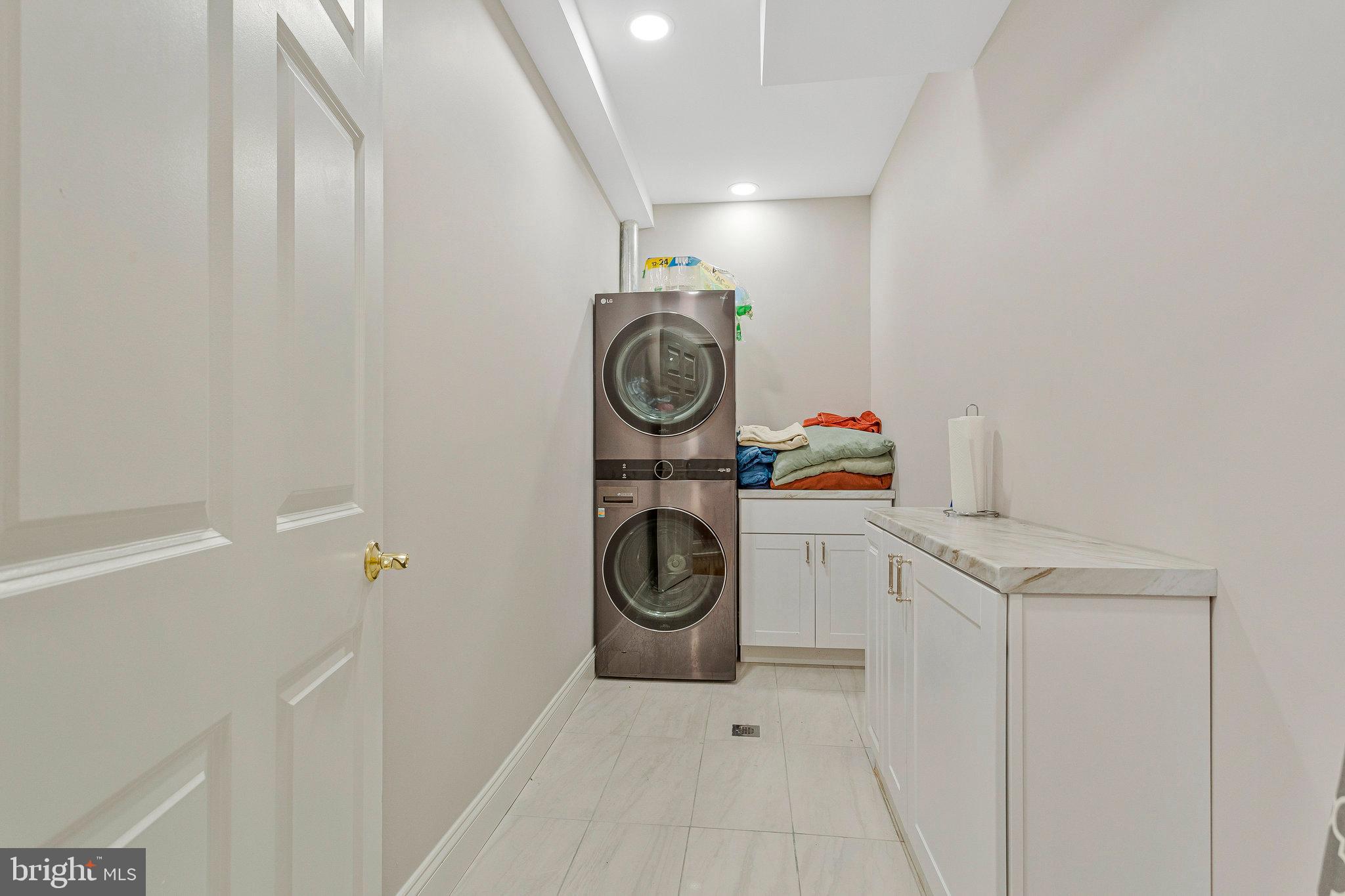 GOVERNORS MANOR - Residential