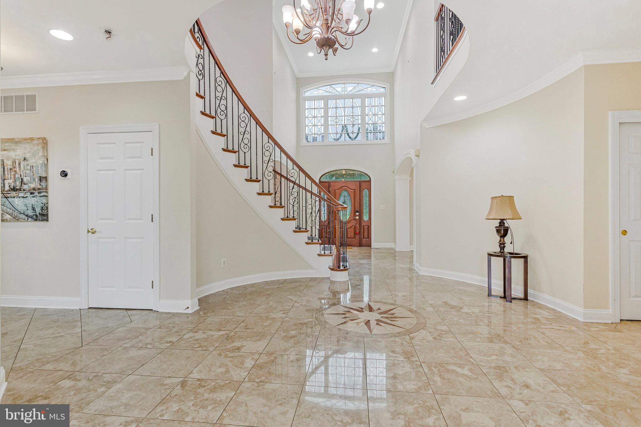 GOVERNORS MANOR - Residential