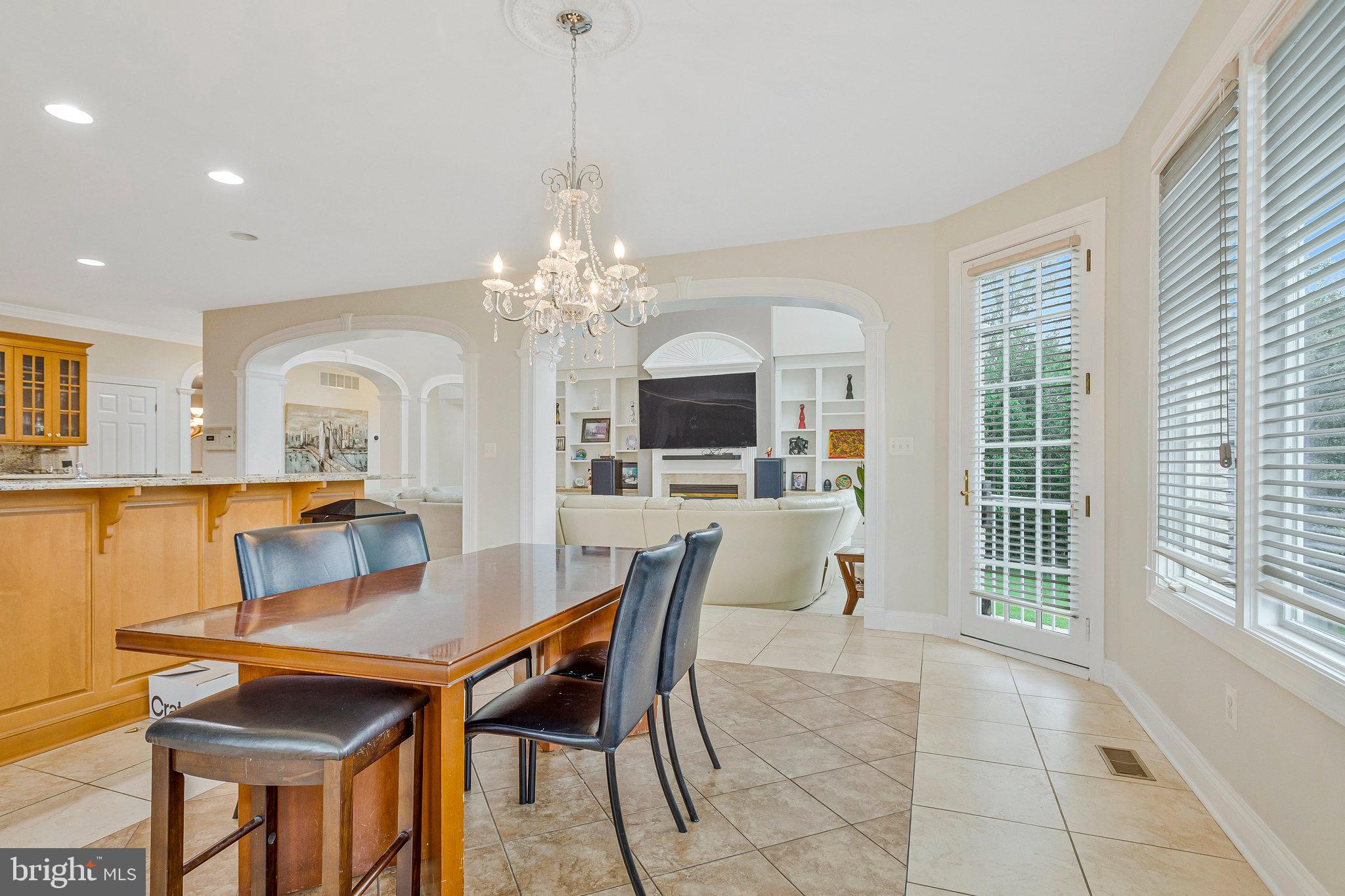 GOVERNORS MANOR - Residential