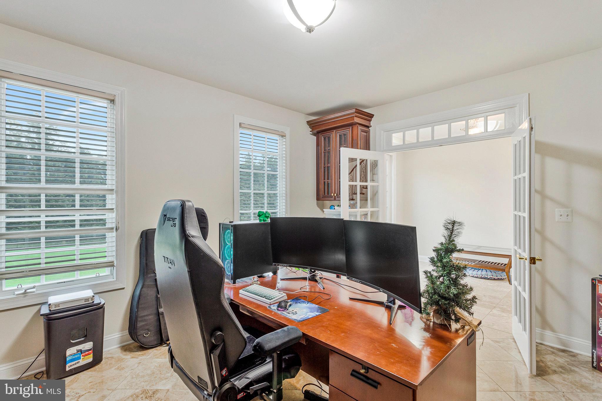 GOVERNORS MANOR - Residential