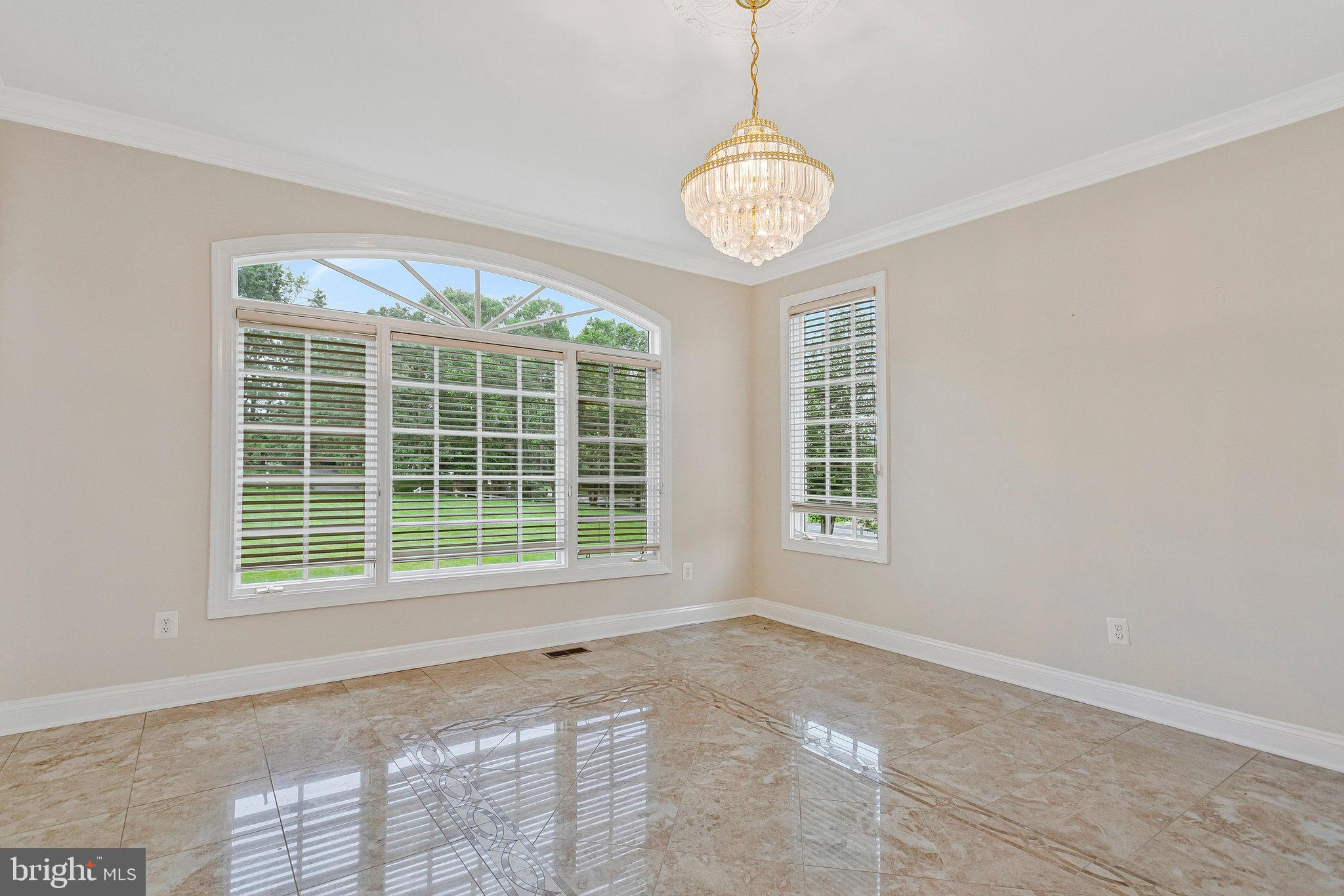 GOVERNORS MANOR - Residential