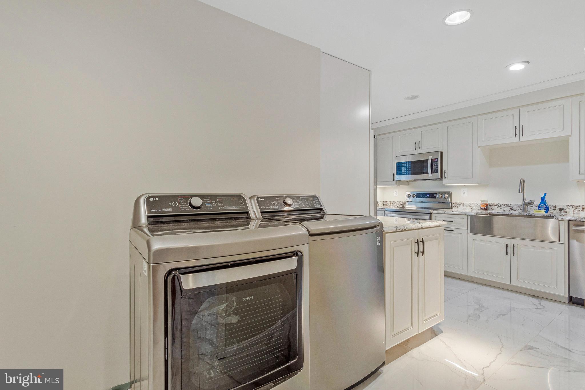 GOVERNORS MANOR - Residential