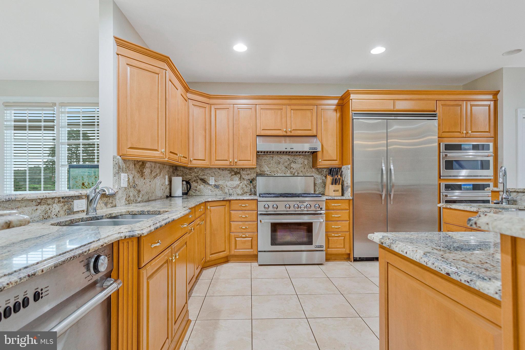 GOVERNORS MANOR - Residential