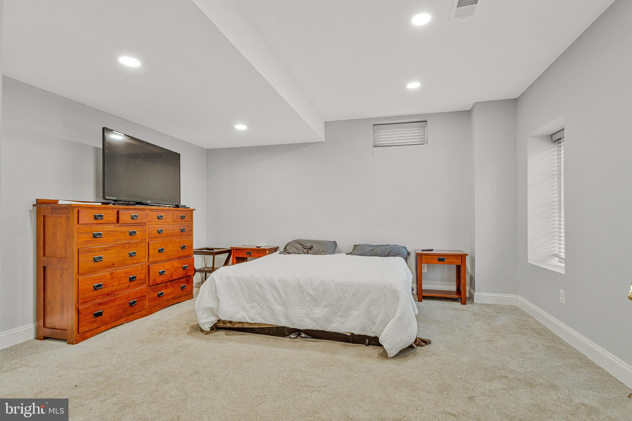 GOVERNORS MANOR - Residential