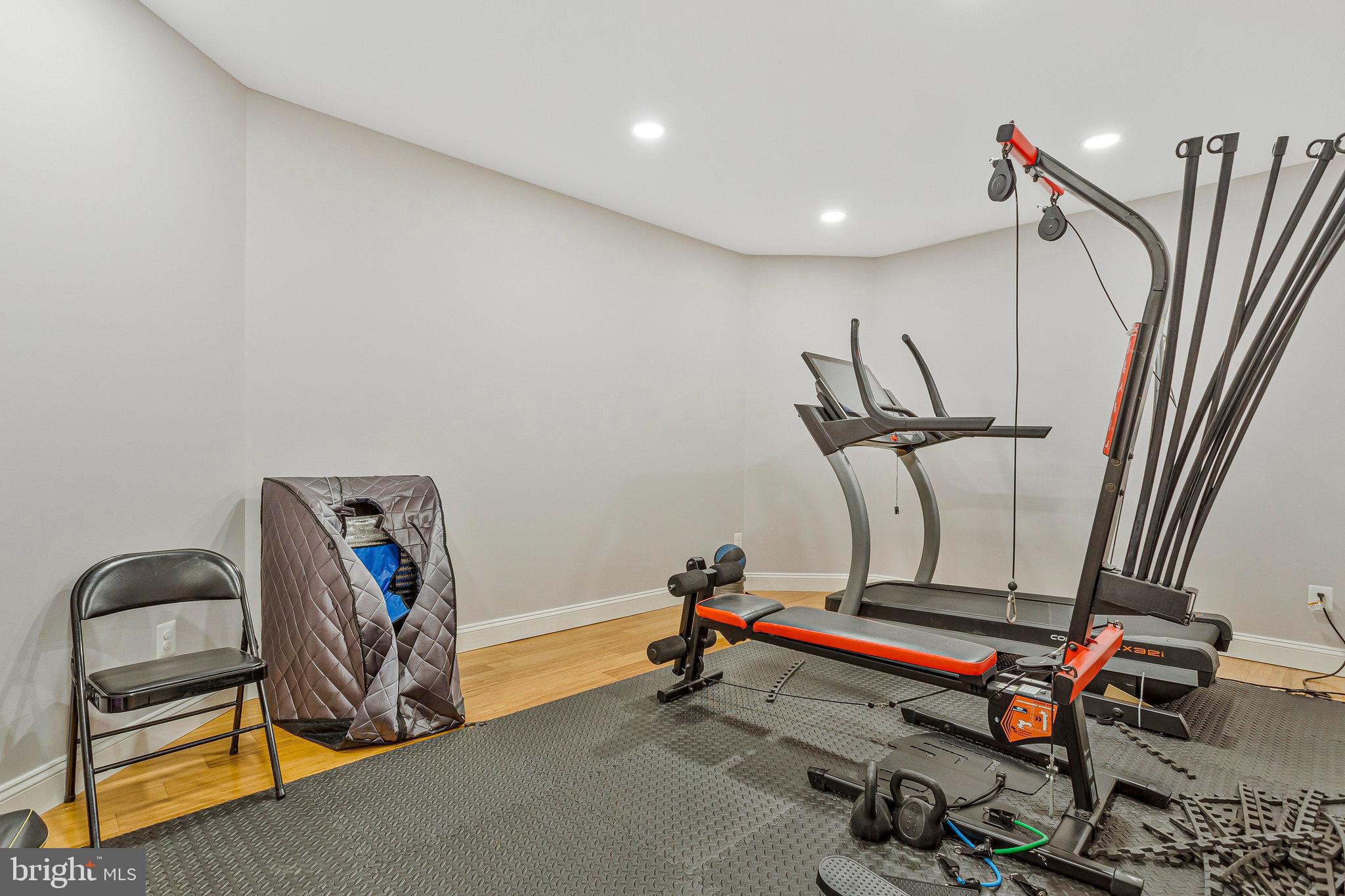 GOVERNORS MANOR - Residential