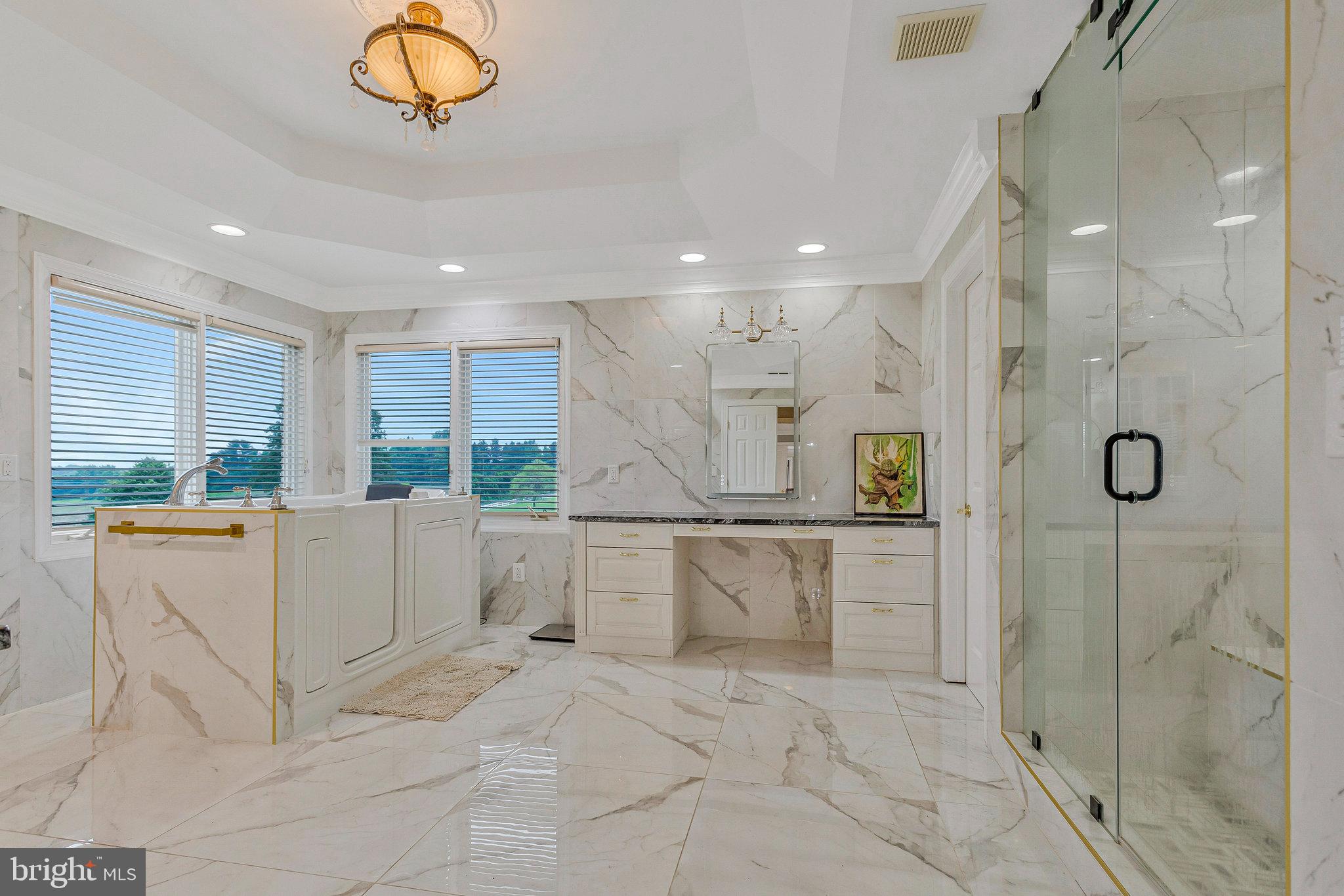 GOVERNORS MANOR - Residential