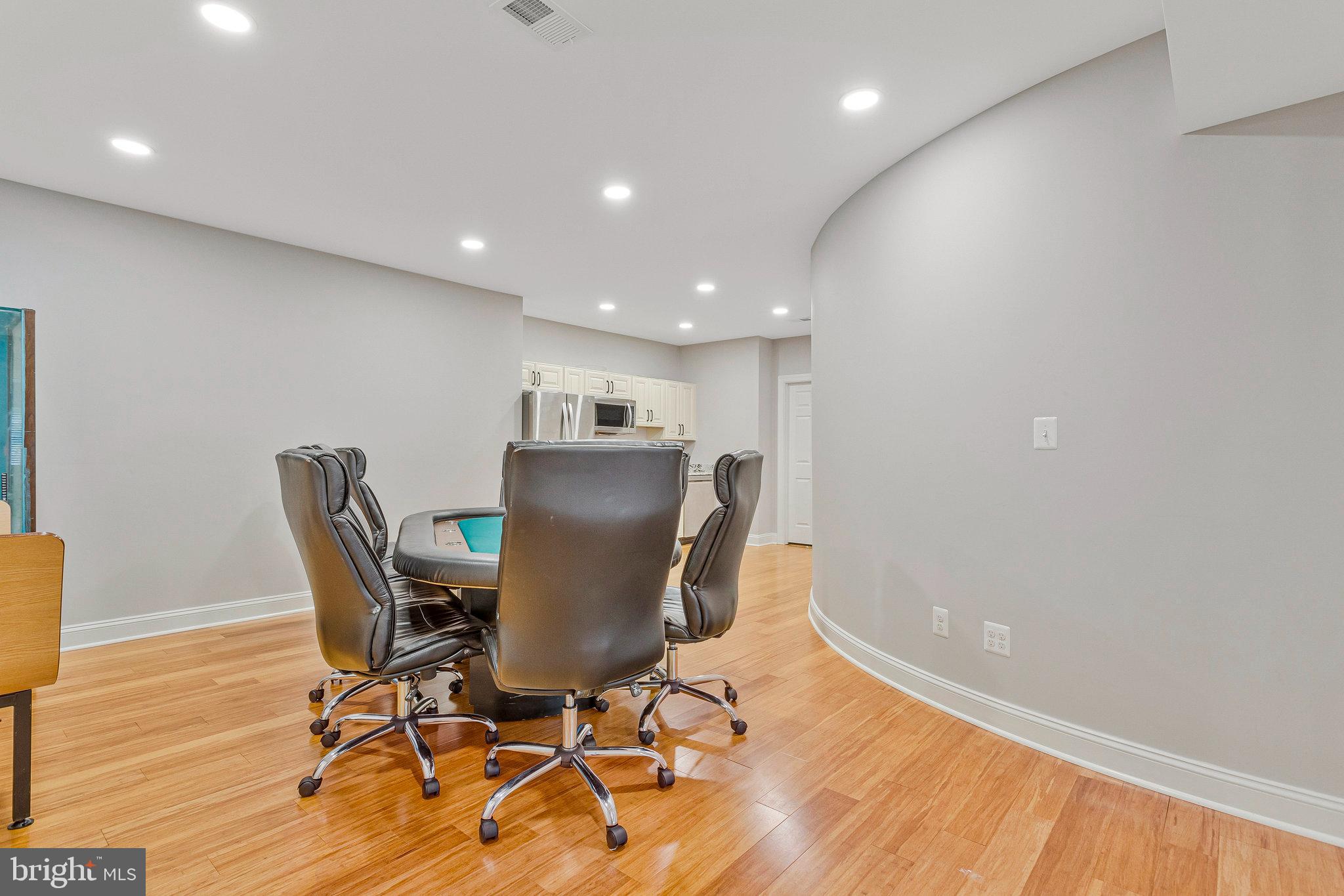 GOVERNORS MANOR - Residential