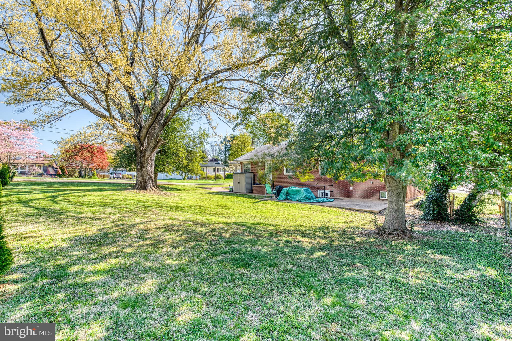 FOXHILLS - Residential