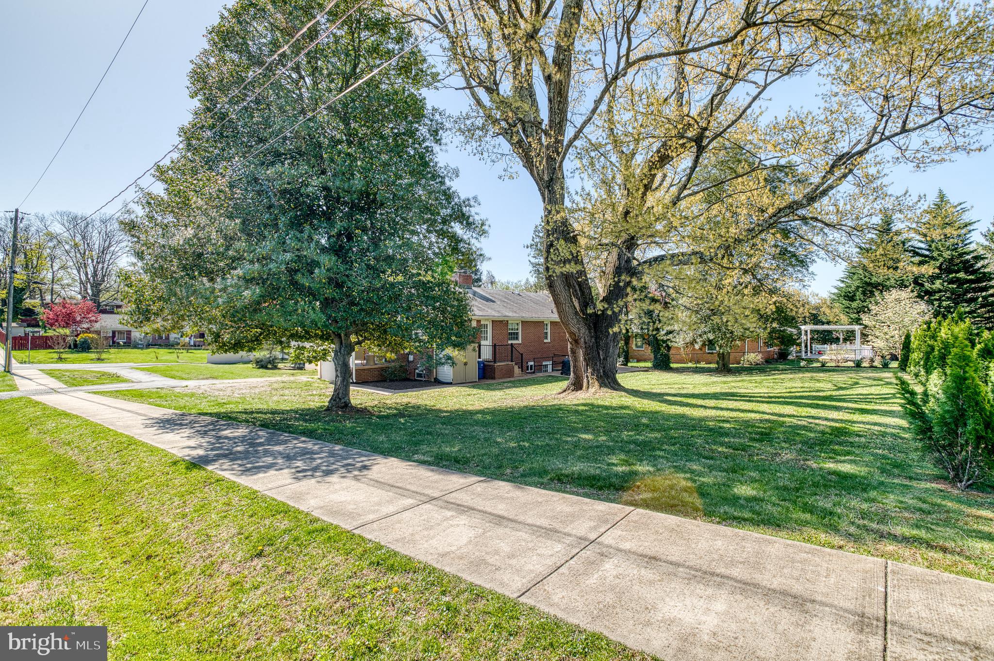 FOXHILLS - Residential