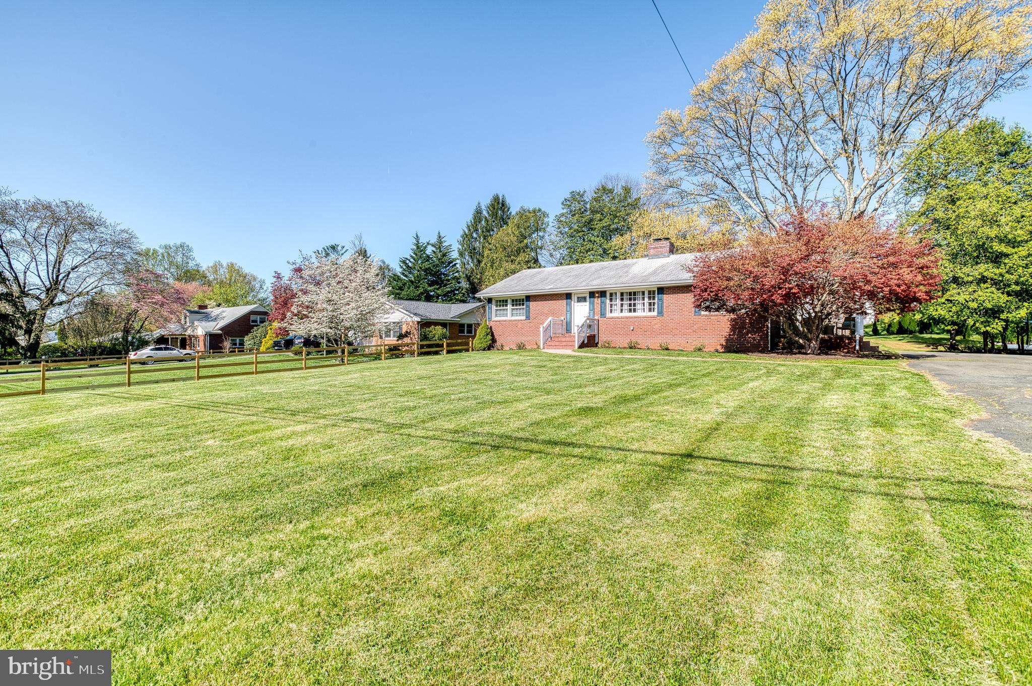 FOXHILLS - Residential