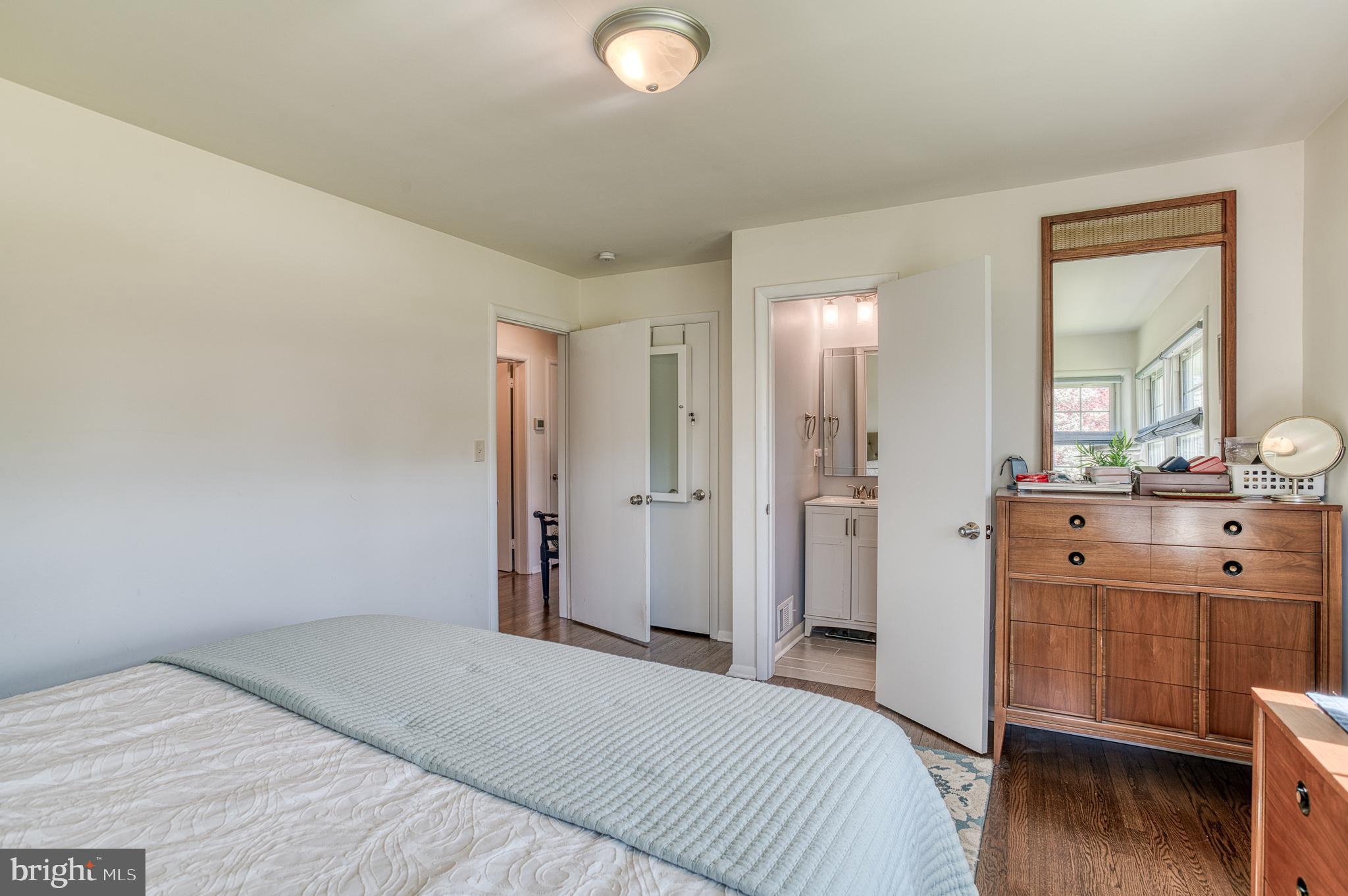 FOXHILLS - Residential