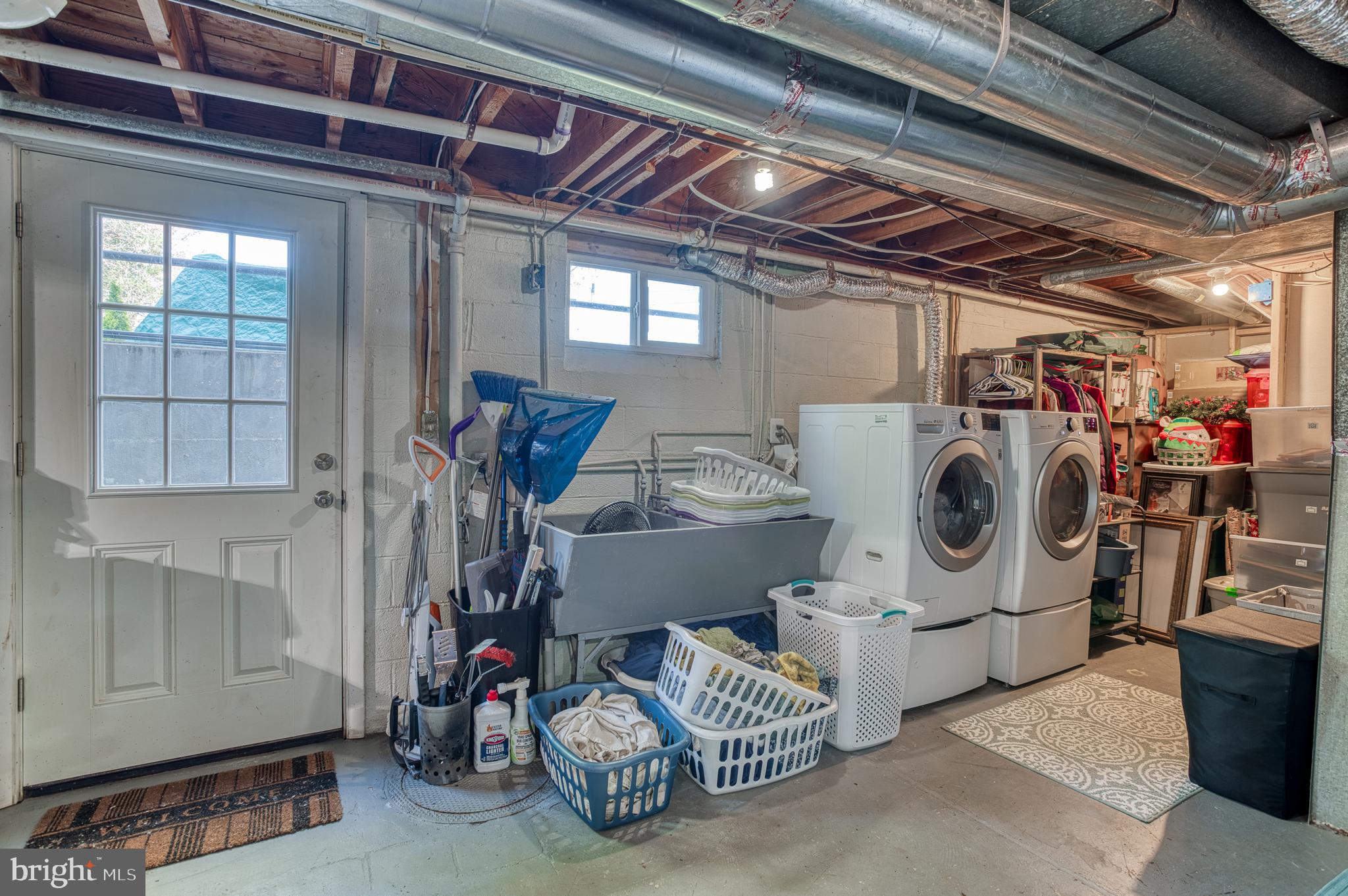 FOXHILLS - Residential