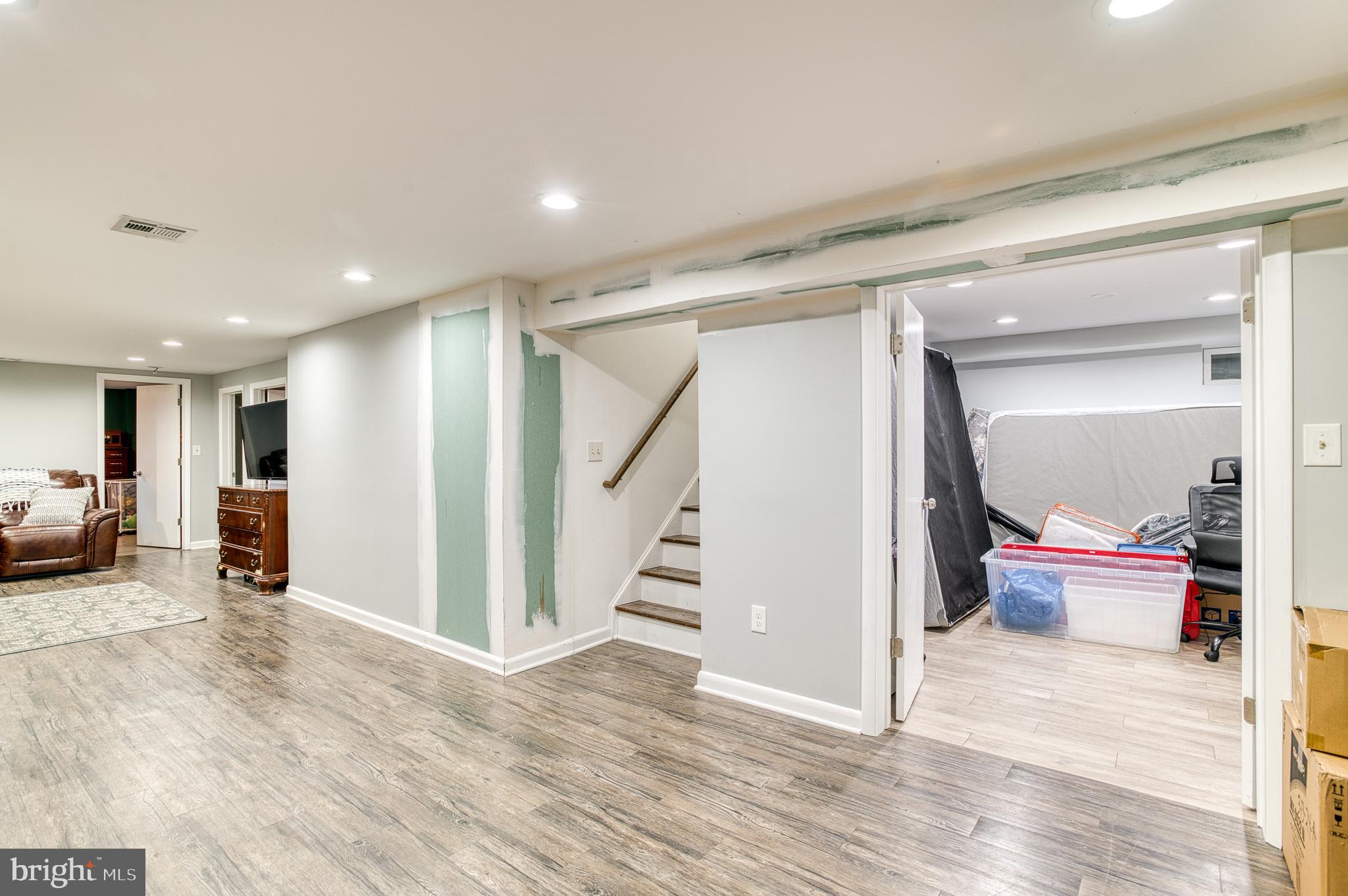 FOXHILLS - Residential