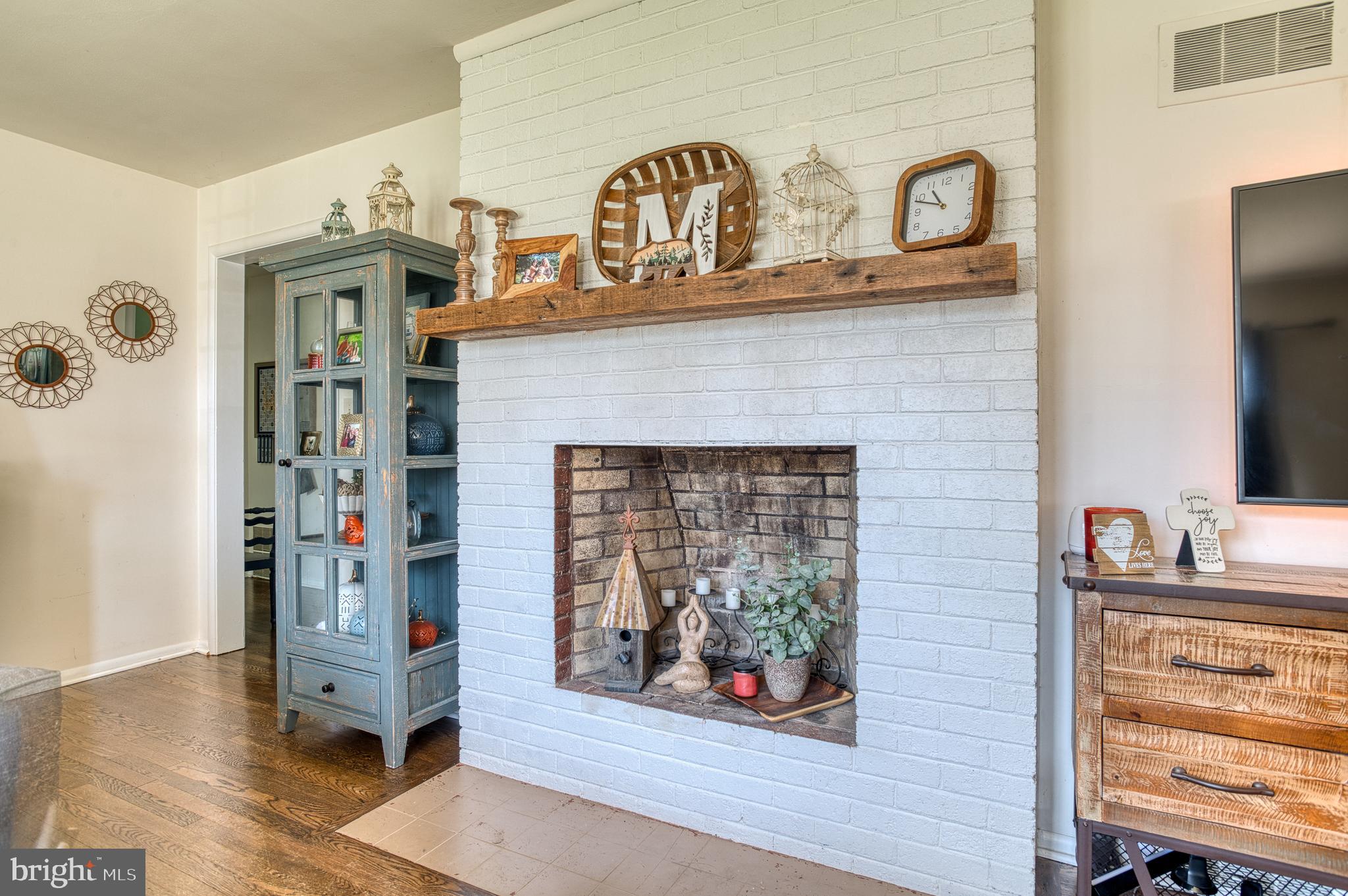 FOXHILLS - Residential