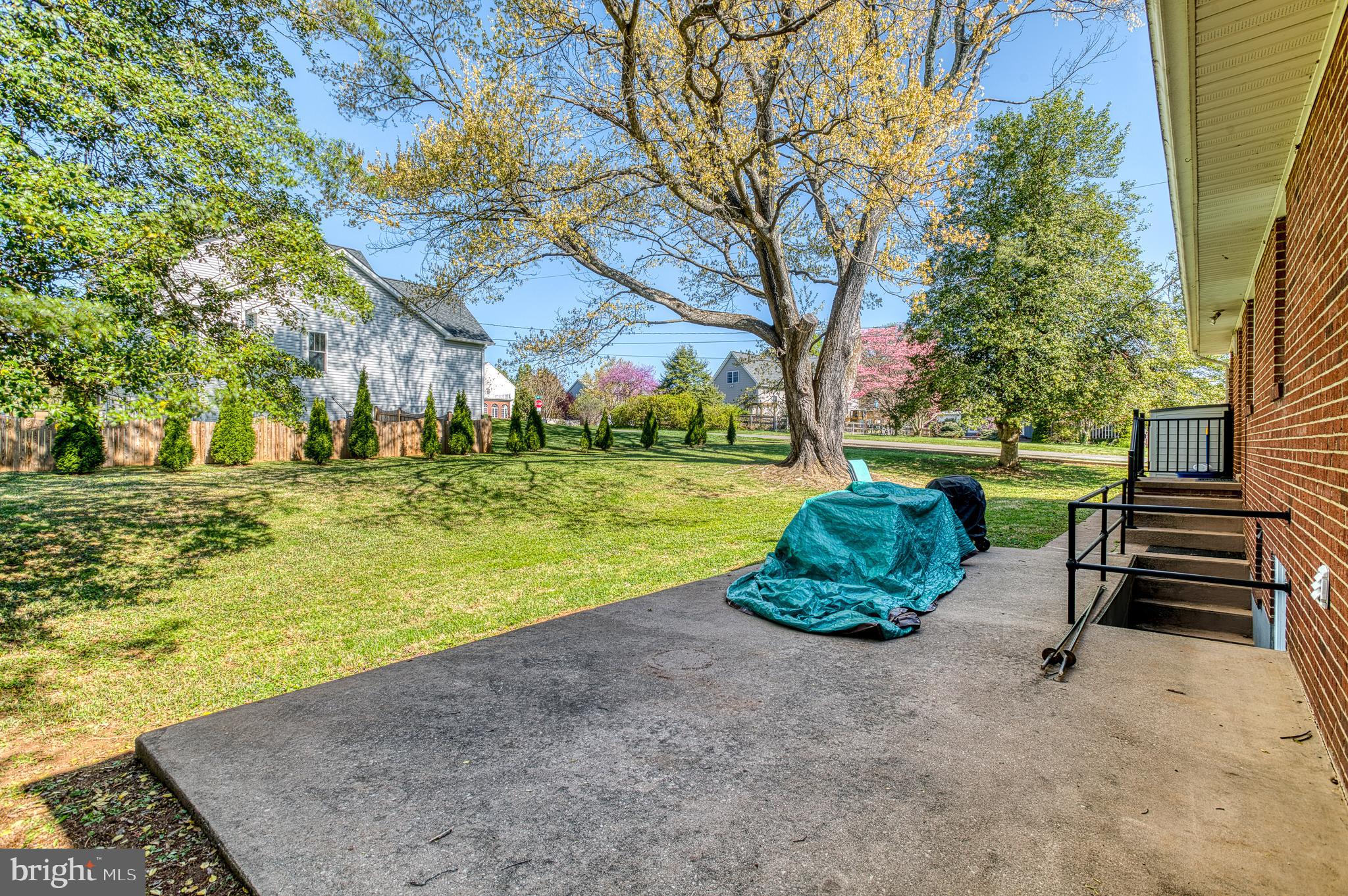 FOXHILLS - Residential