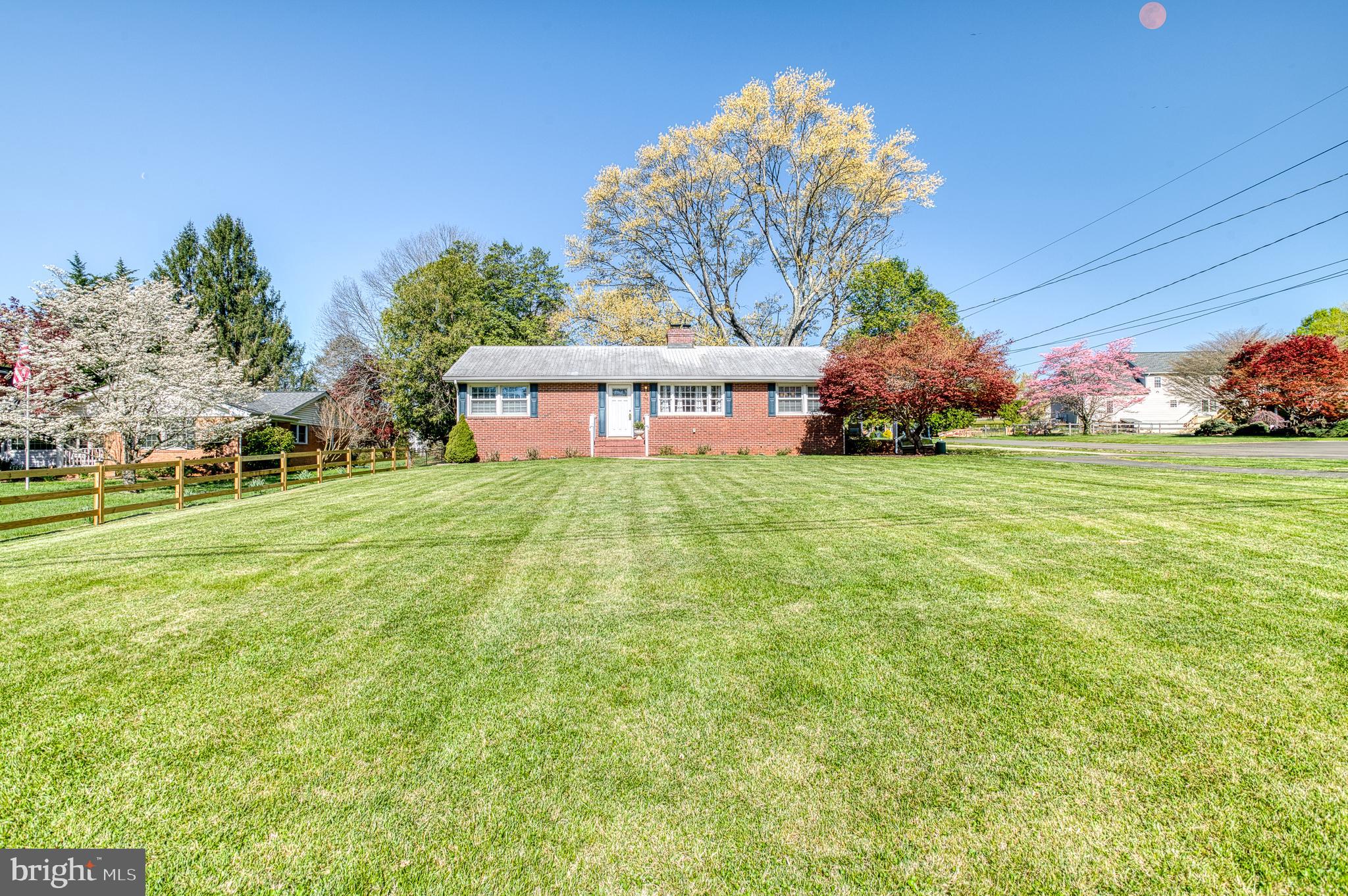 FOXHILLS - Residential