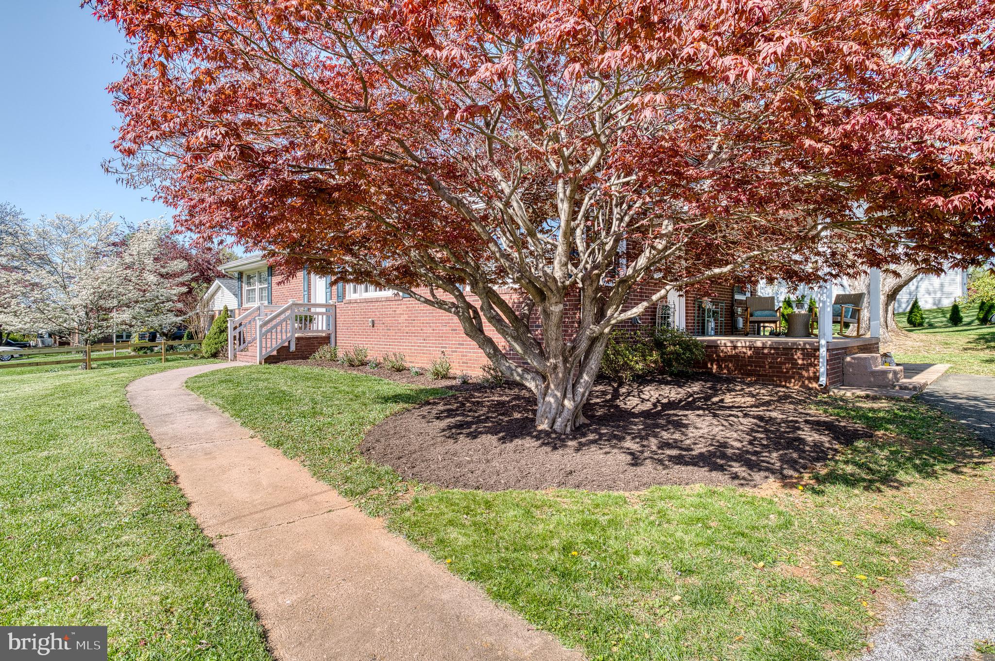 FOXHILLS - Residential