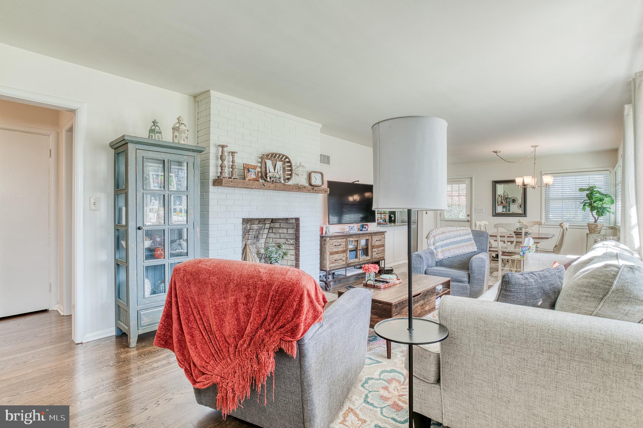 FOXHILLS - Residential