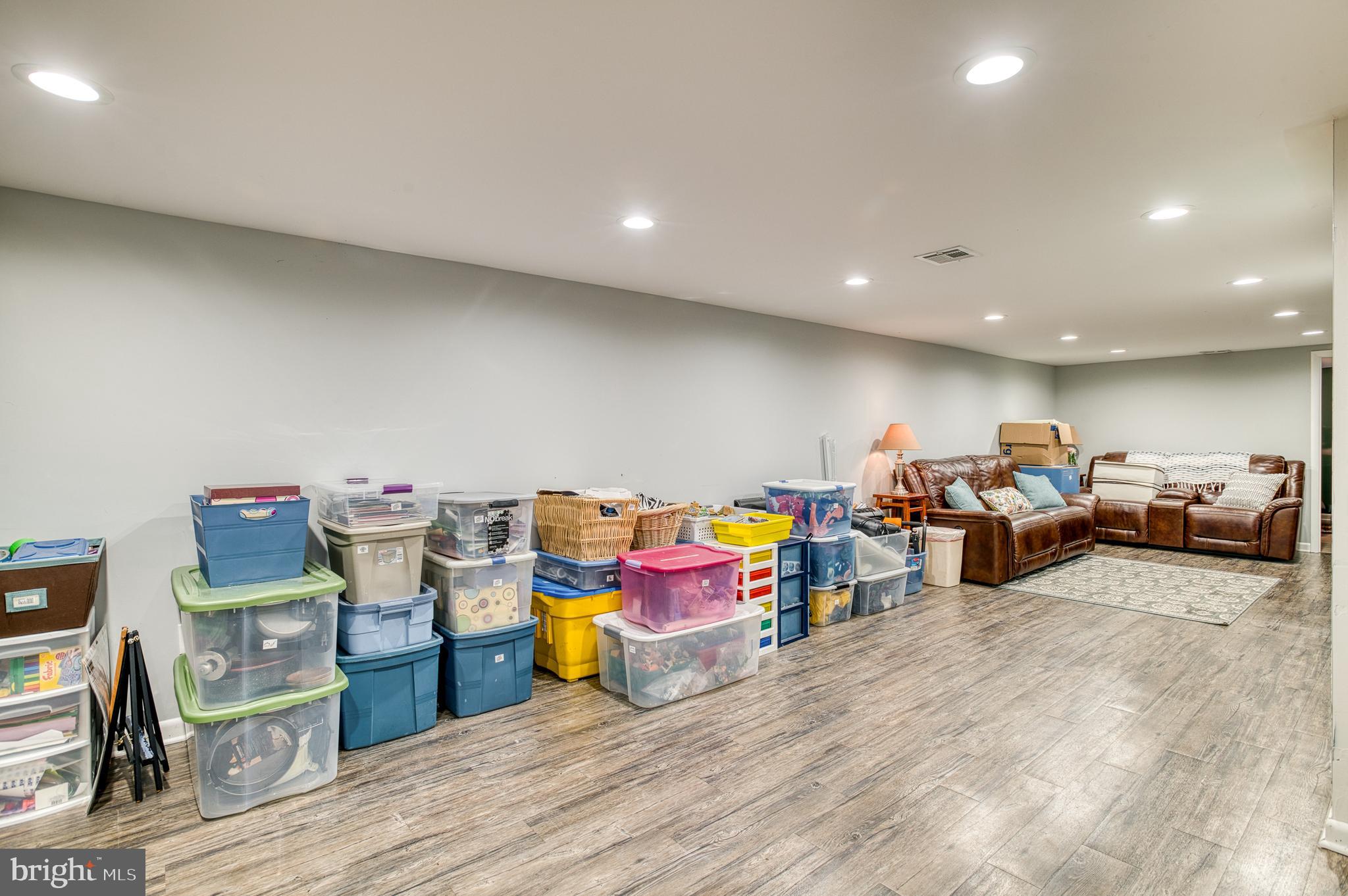 FOXHILLS - Residential