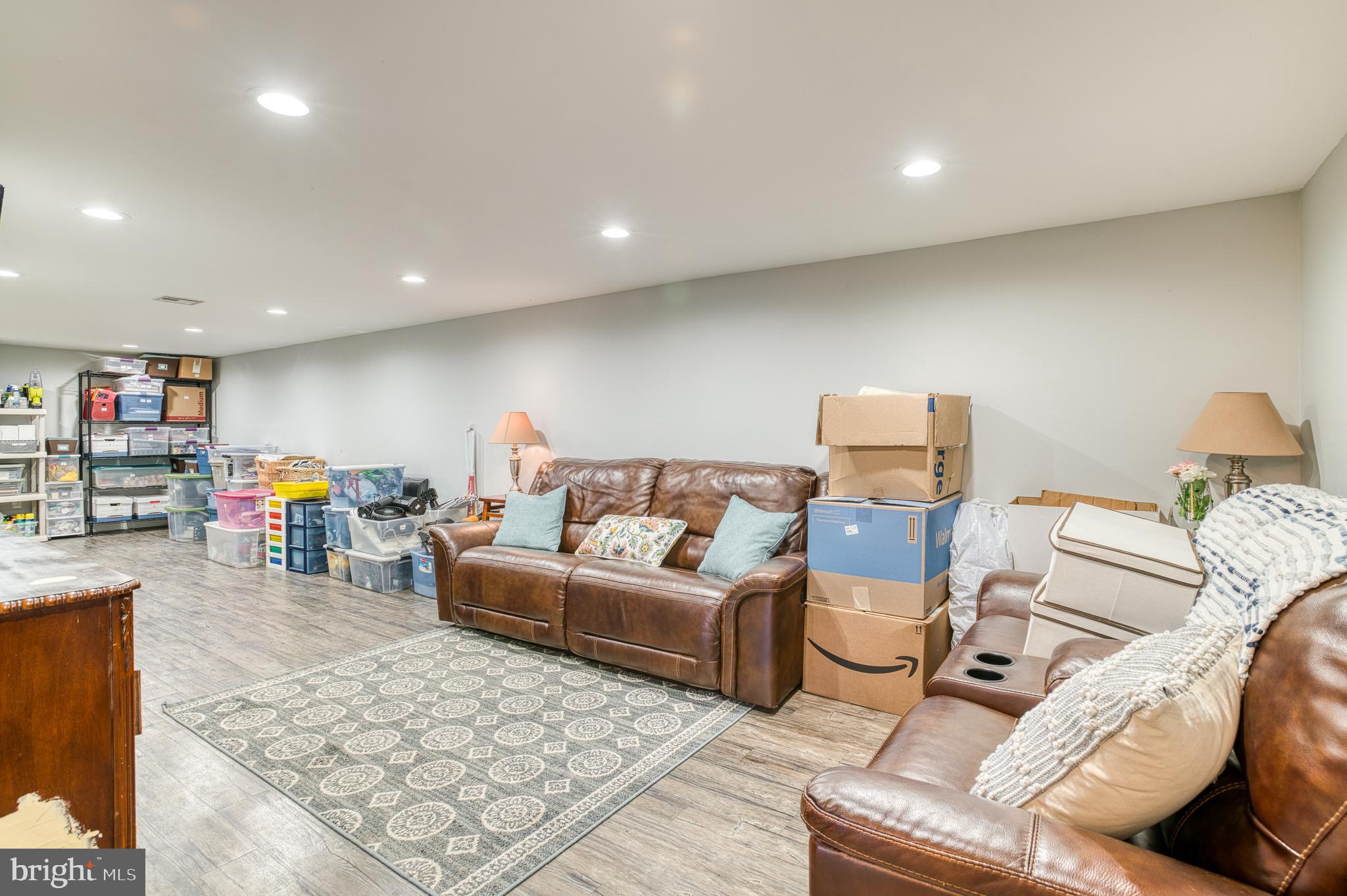 FOXHILLS - Residential