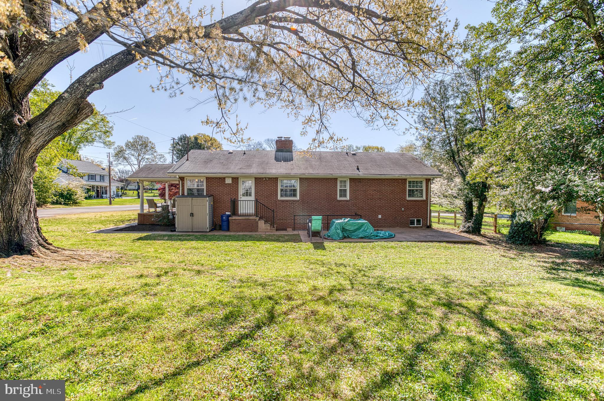 FOXHILLS - Residential