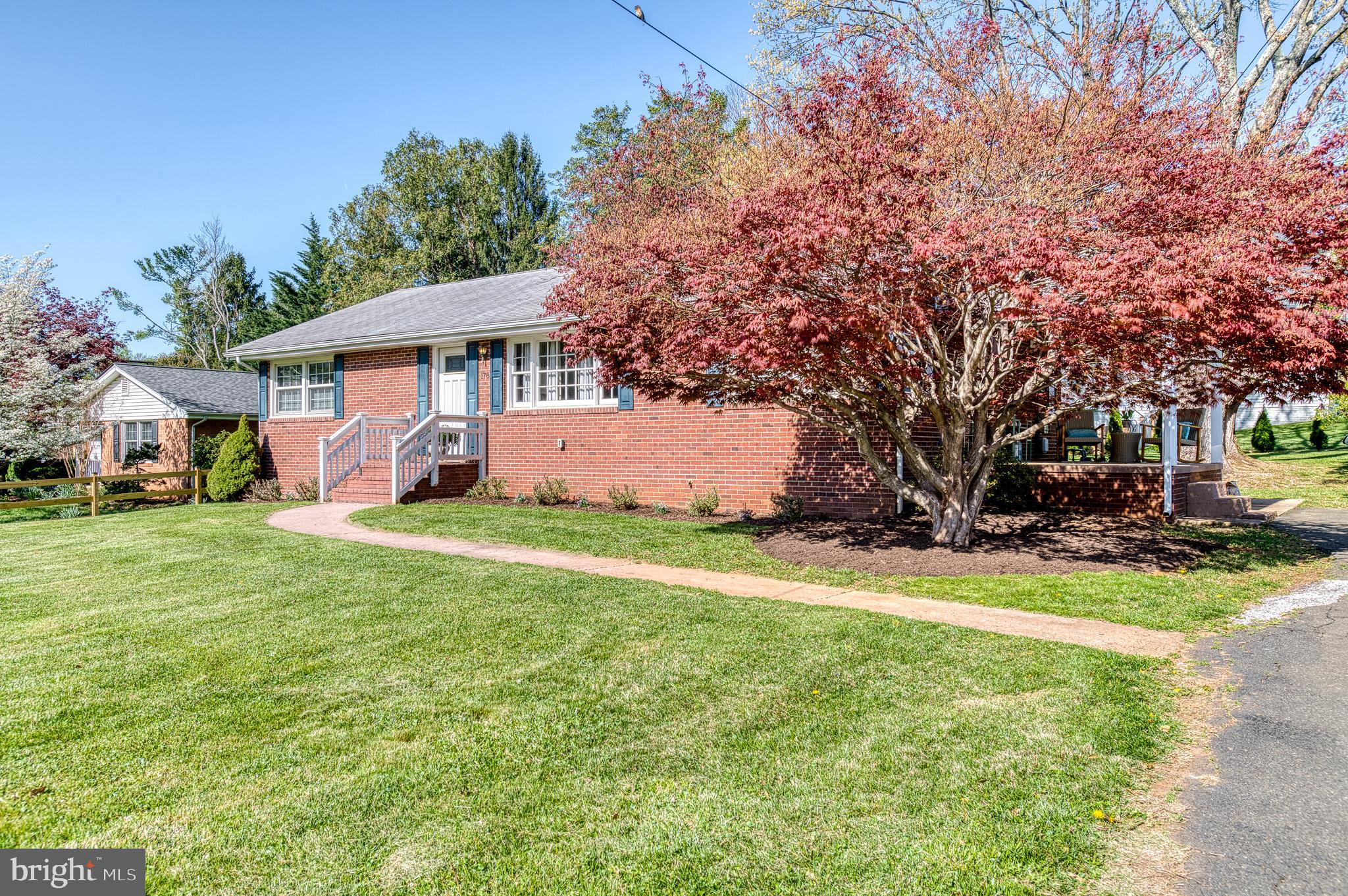 FOXHILLS - Residential