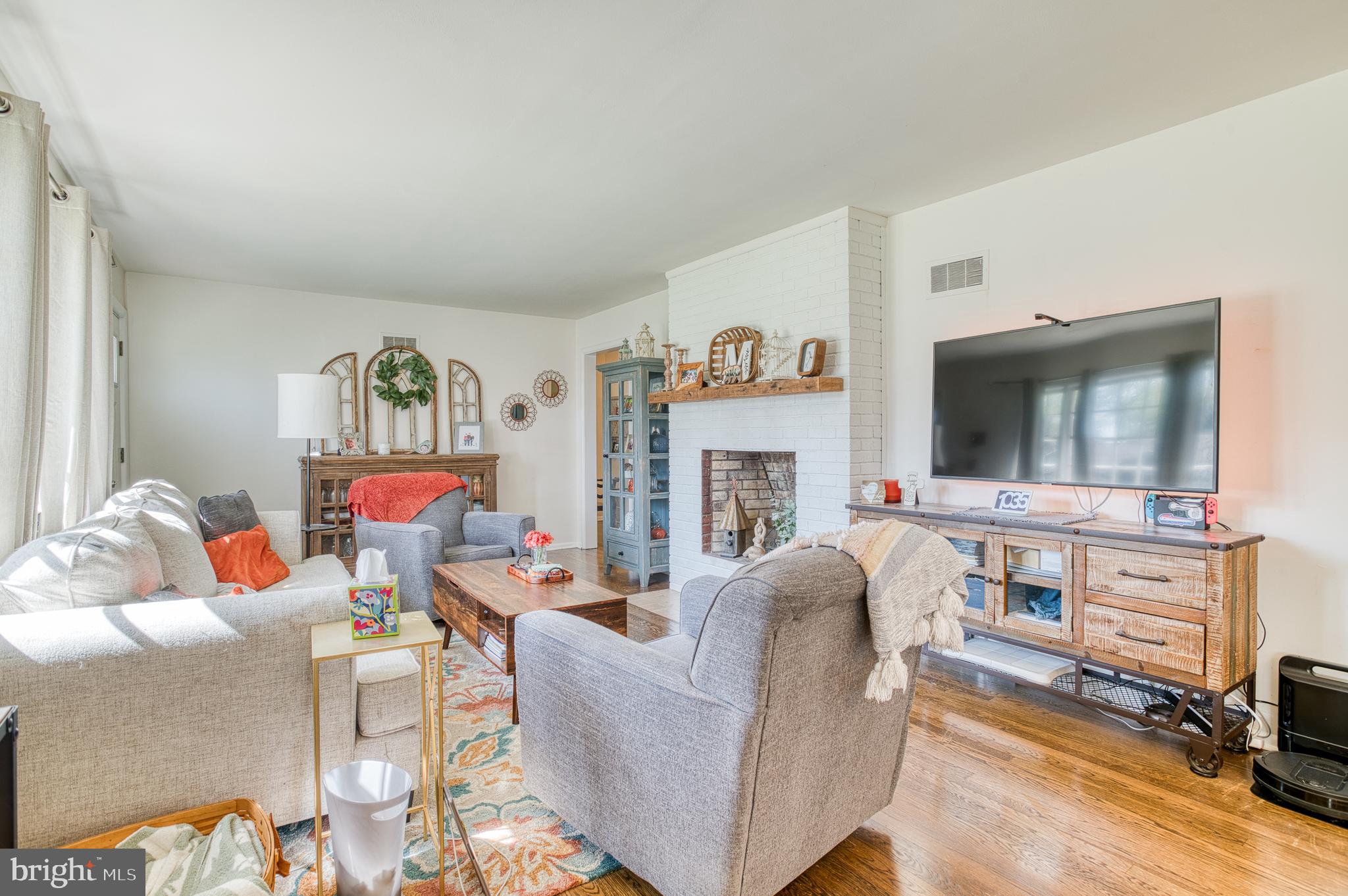 FOXHILLS - Residential