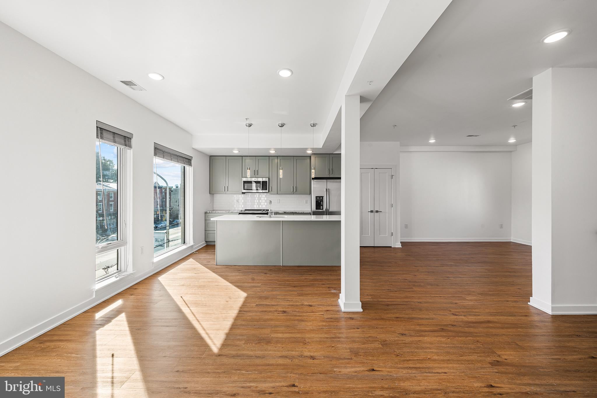 331 E GIRARD AVENUE 33