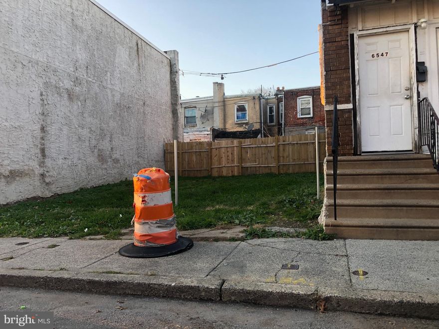 NEW LOW PRICE!!!  Lot available in rapidly developing Strawberry Mansion Section of Philadelphia.  
New Schools,
Tremendous potential! Owner is a PA Lic Real Estate Agent.