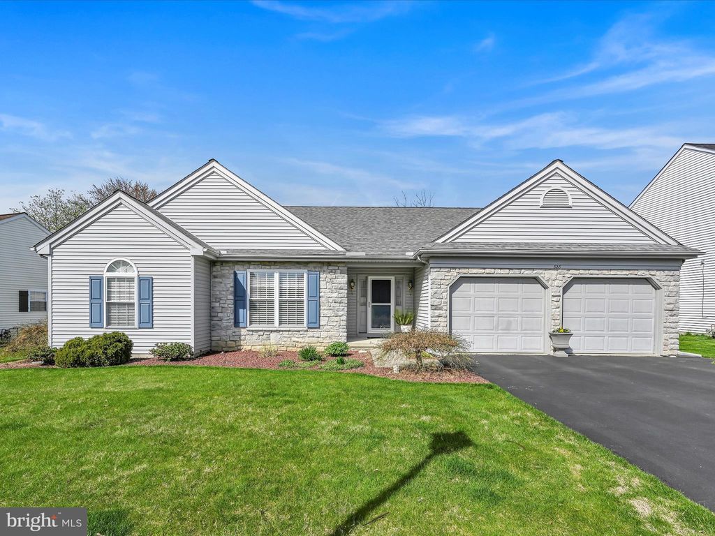 Photo of 328 Oak Thorne Lane, Lancaster, PA 17602 (MLS # PALA2049396)