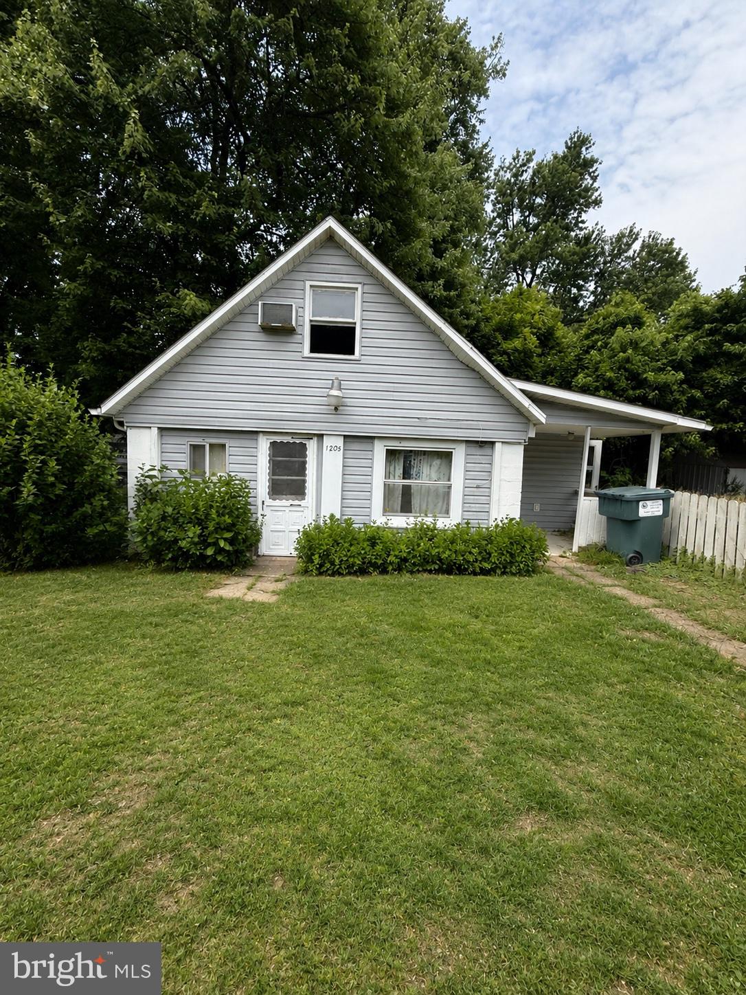 1205 HALL STREET