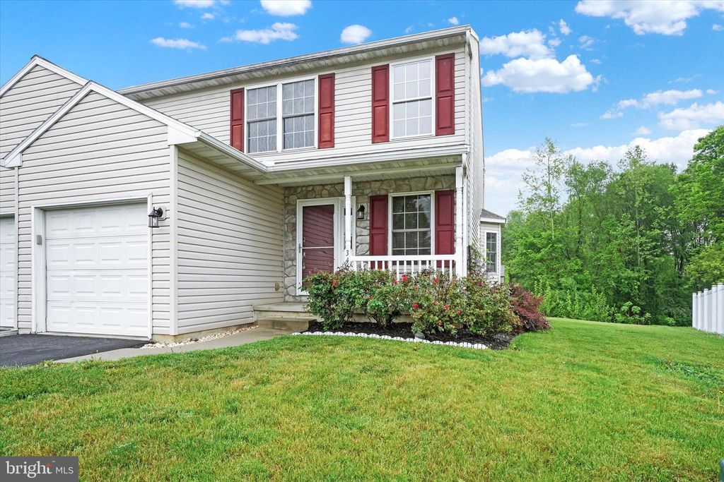 Photo of 340 Yorkshire Dr, Lancaster, PA 17603 (MLS # PALA2050510)