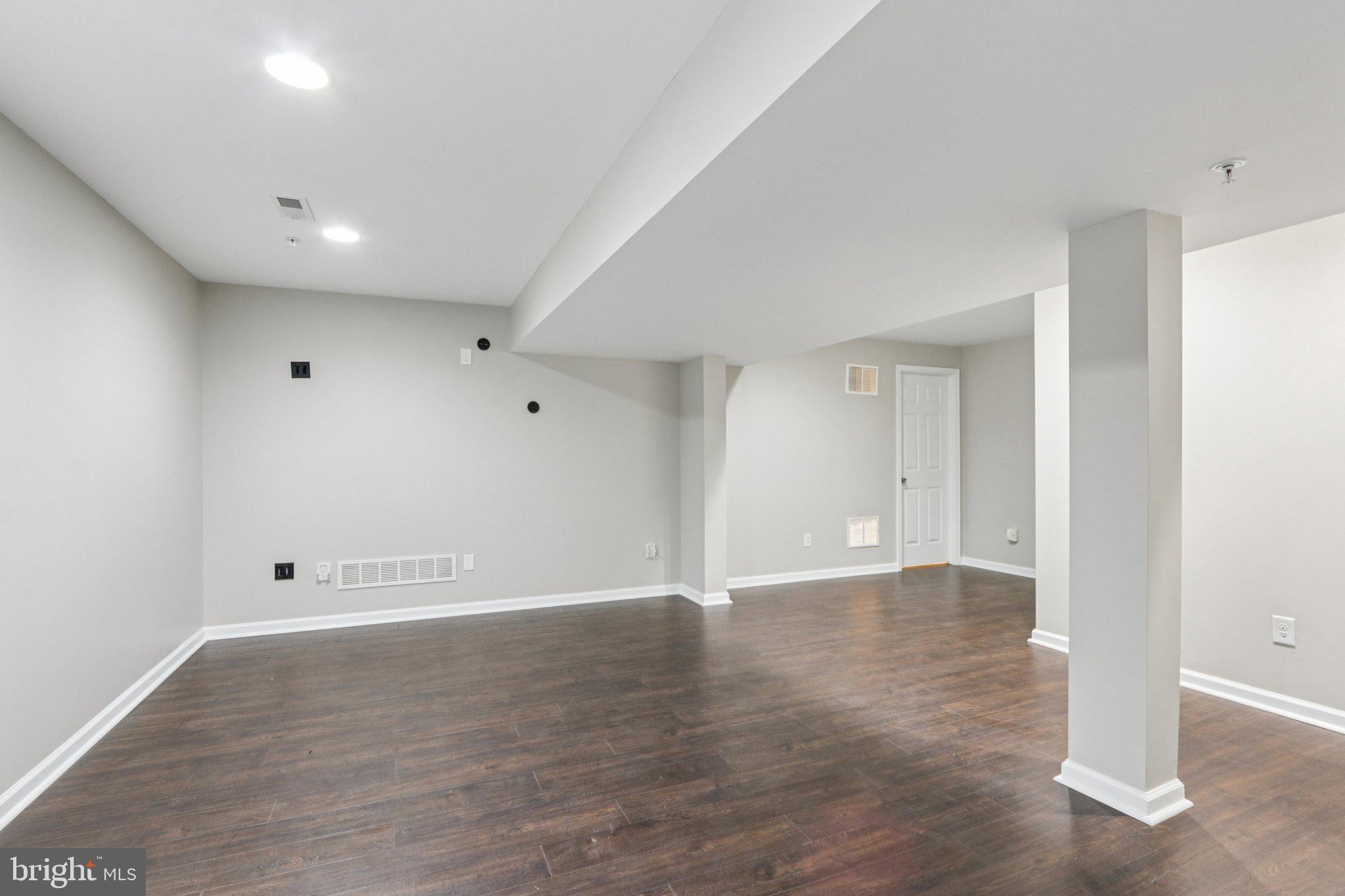 LAUREL FIELD - Residential