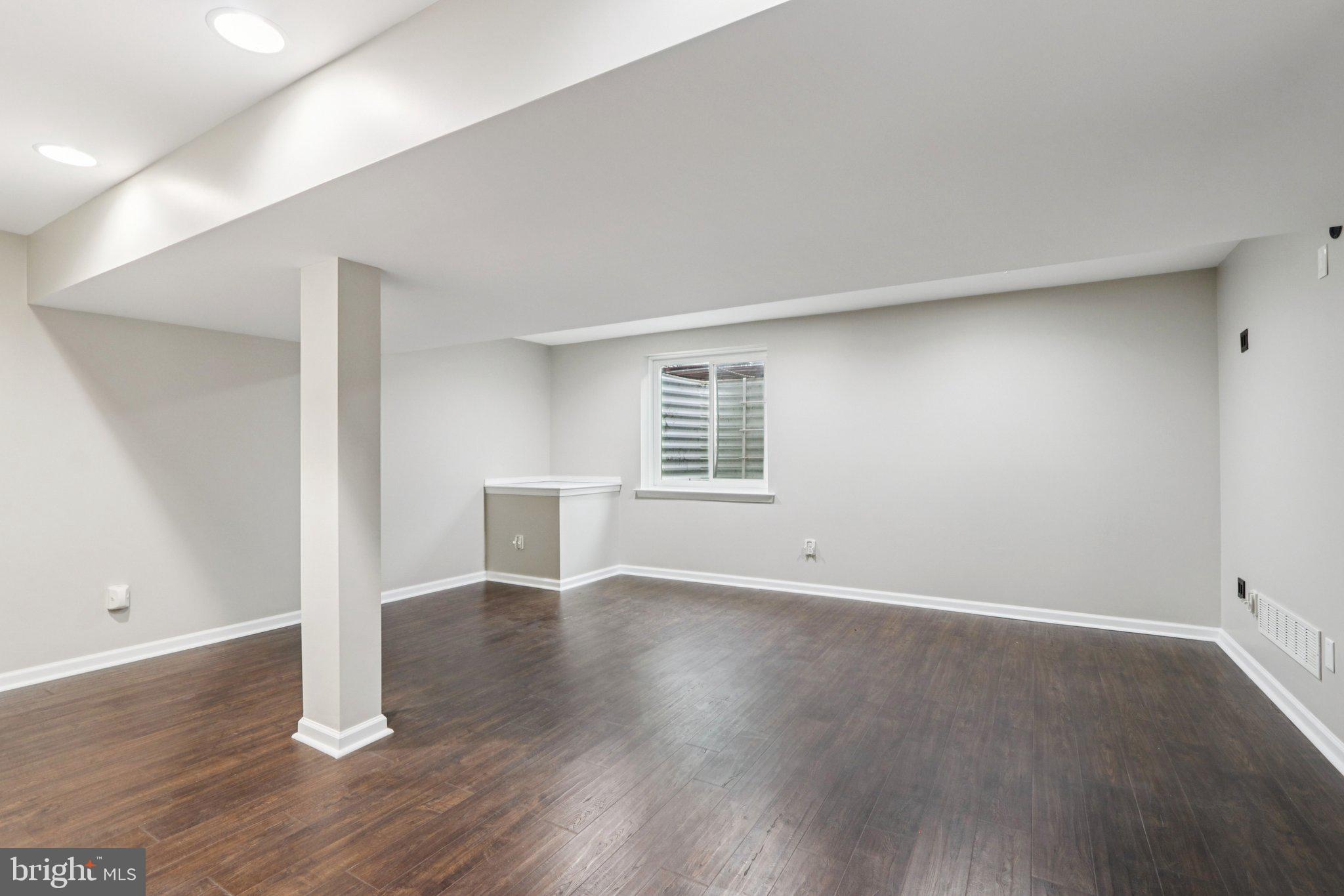 LAUREL FIELD - Residential