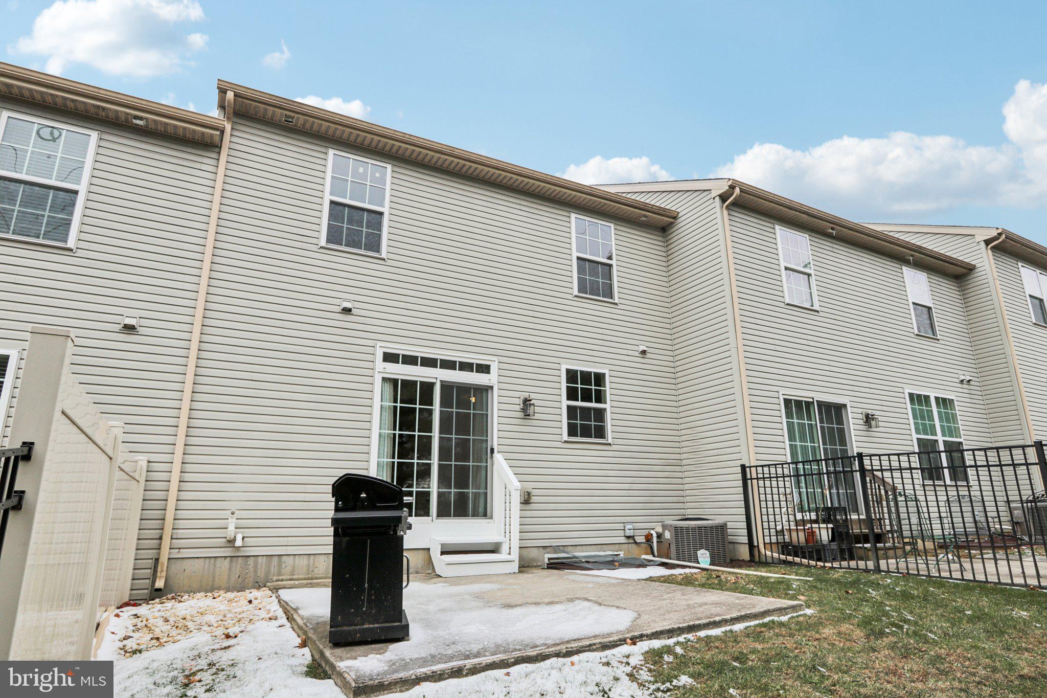 LAUREL FIELD - Residential