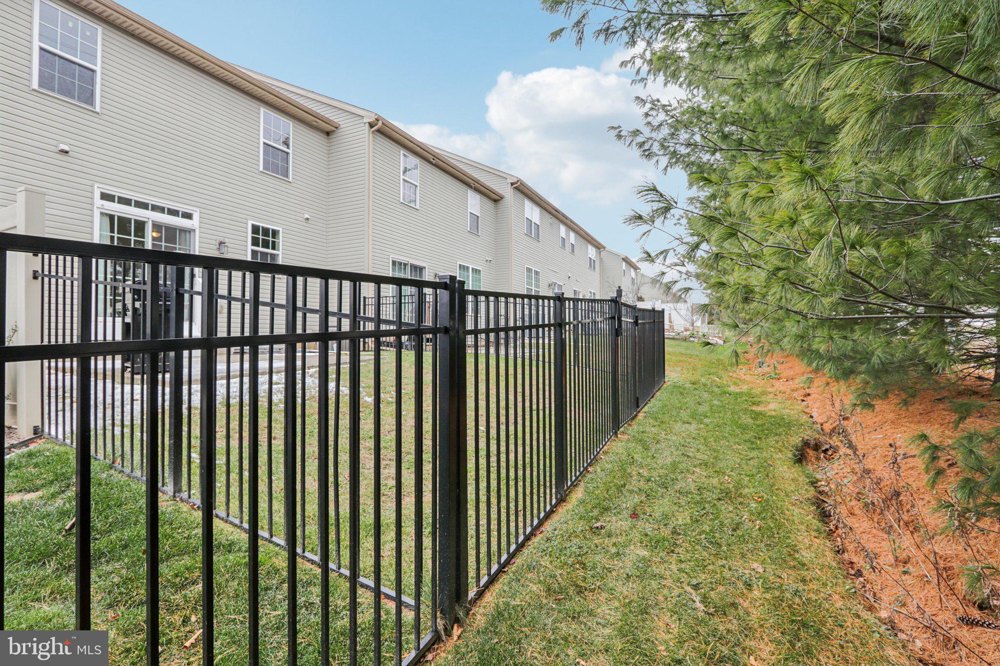 LAUREL FIELD - Residential