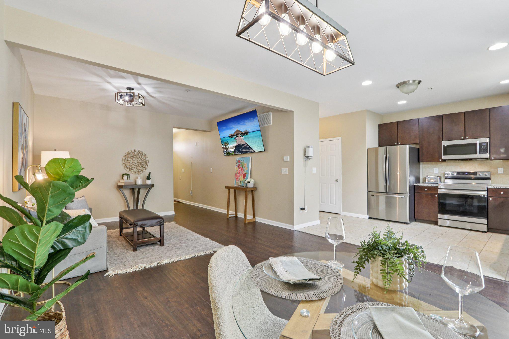 LAUREL FIELD - Residential