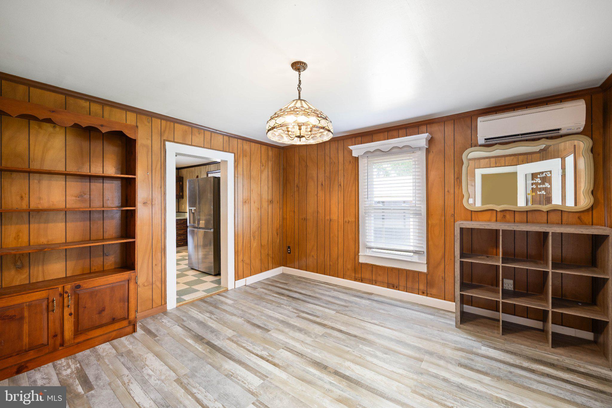 111 E LILLIAN STREET