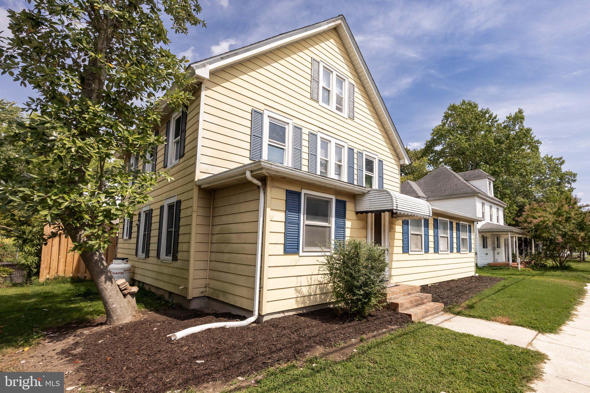 111 E LILLIAN STREET