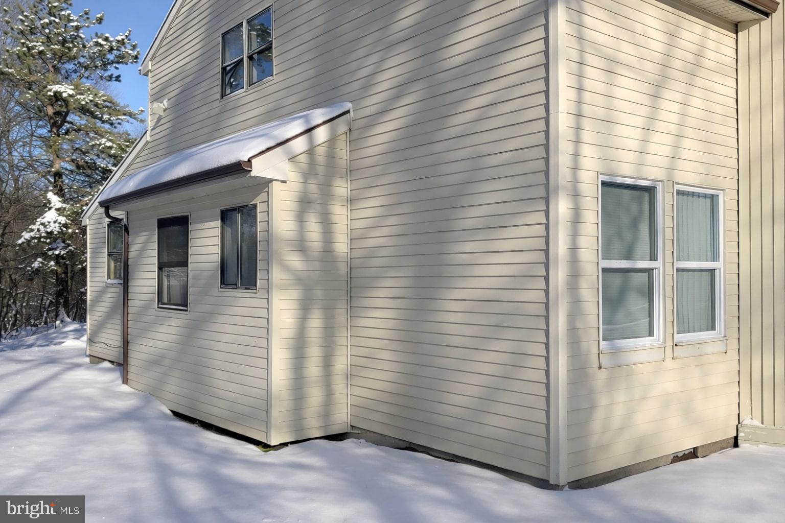 EMERALD LAKE - Residential