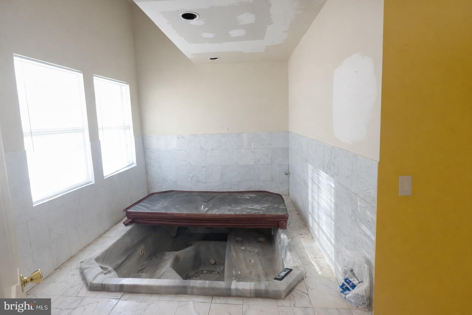 EMERALD LAKE - Residential